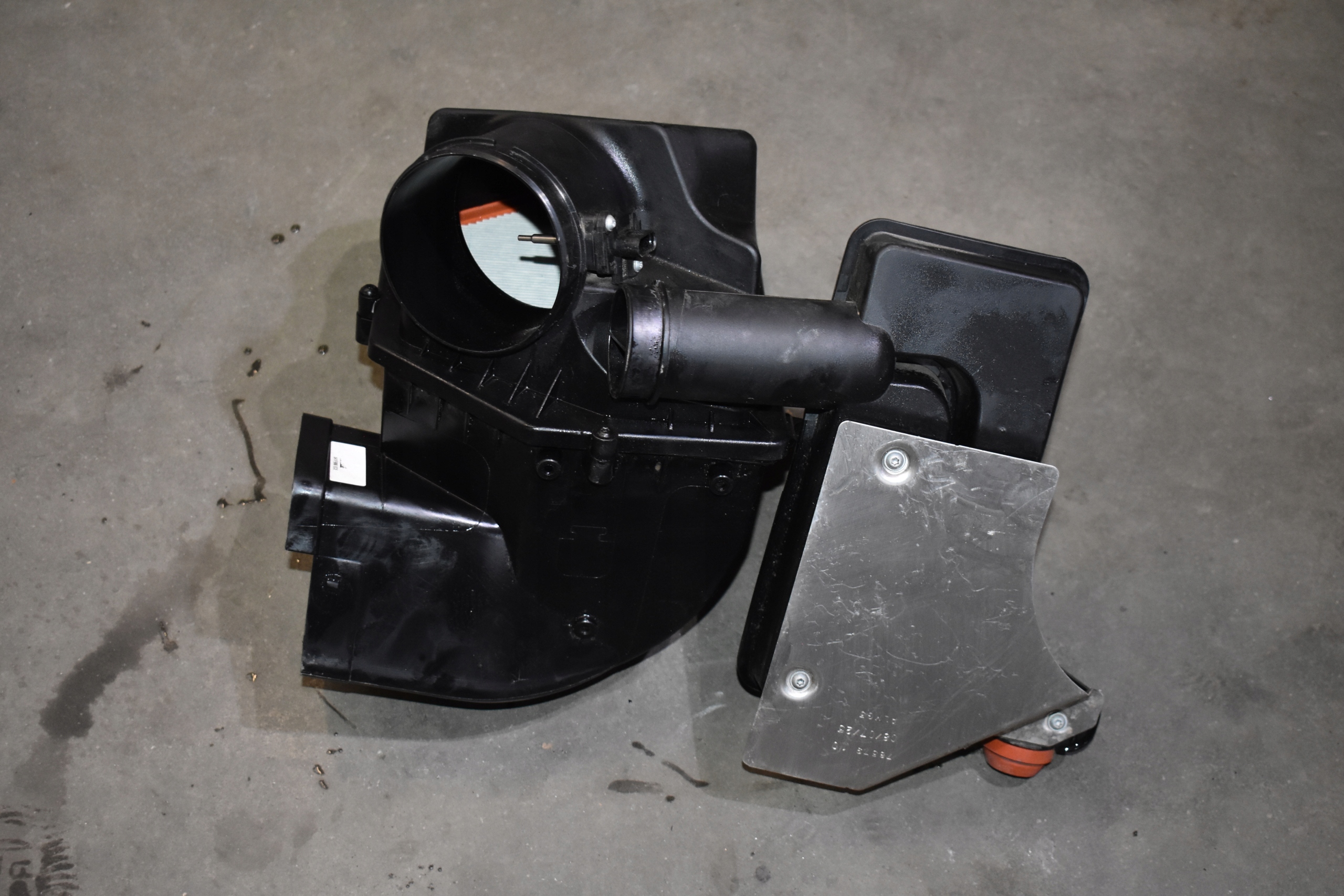 IDEALNA Gehäuse filter luft REZONATOR BMW G07 G06 G05 1