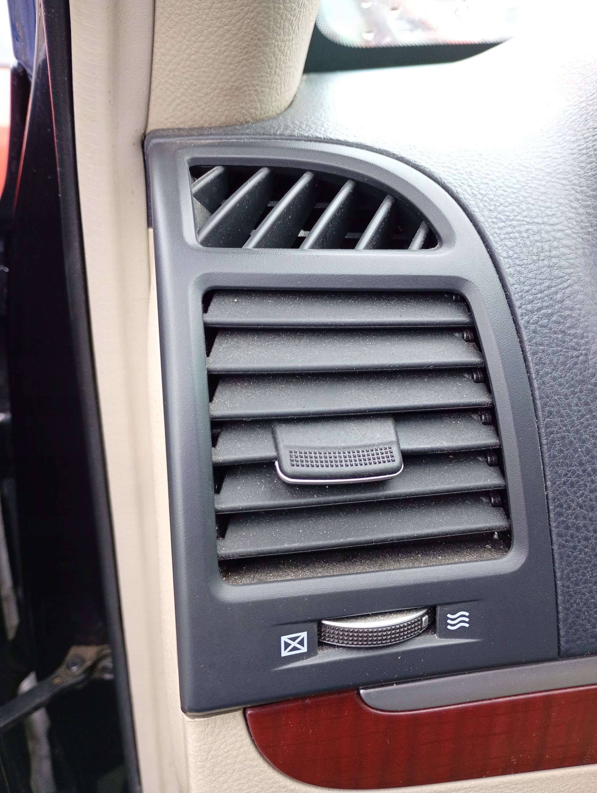 Hyundai Santa Fe 2 II 06-12 grid air conditioning devices air left driver´s
