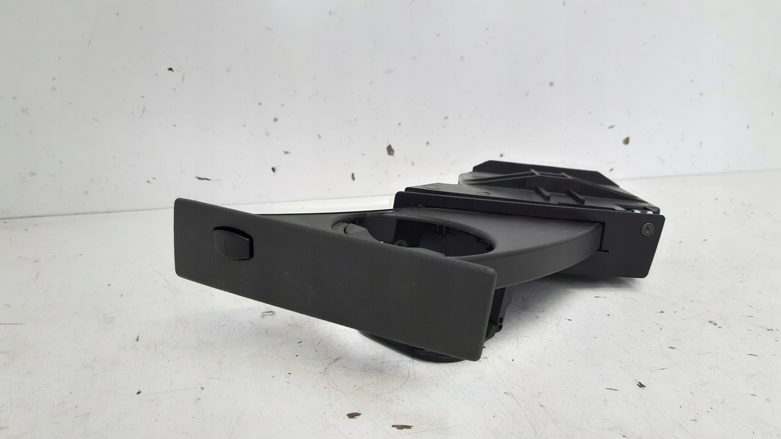 bracket for kubek 7063167 BMW E61 525i