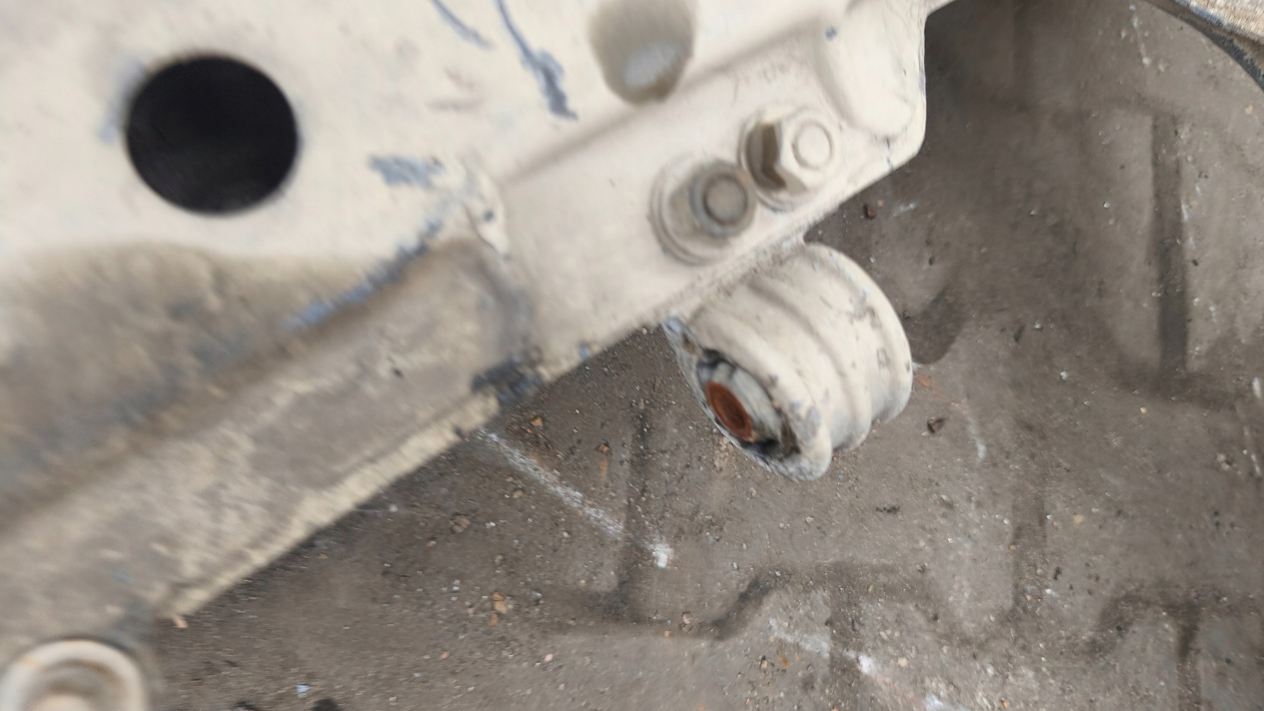 subframe axle beam front VOLVO XC90 and 2003r 2.5B