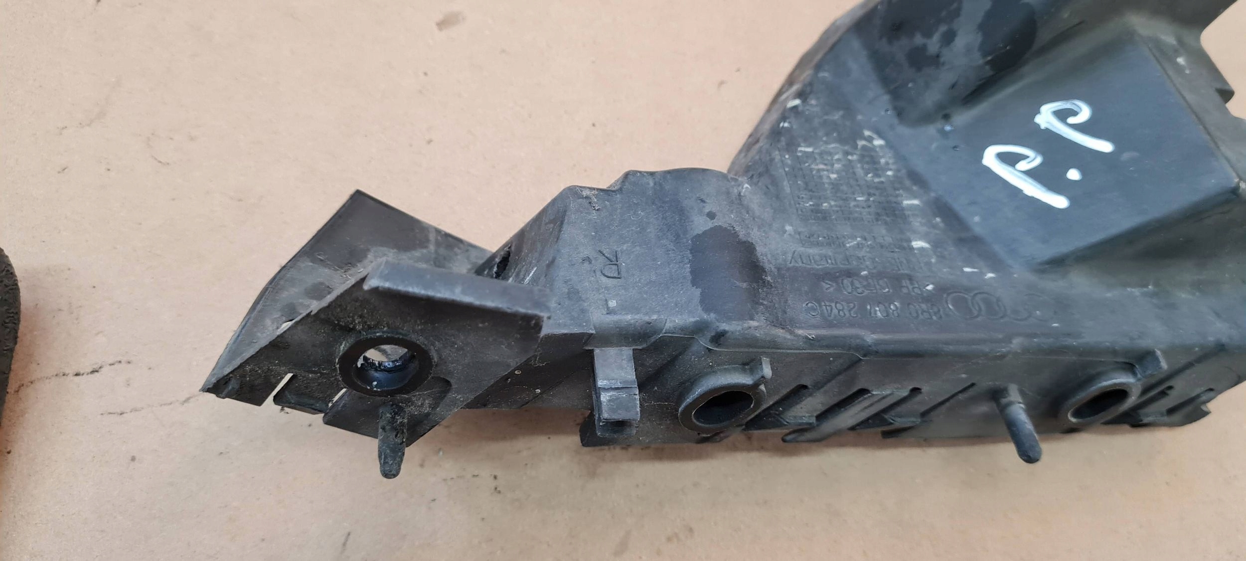 Q5 8R support holder bracket of a bumper right front 8R0807284C