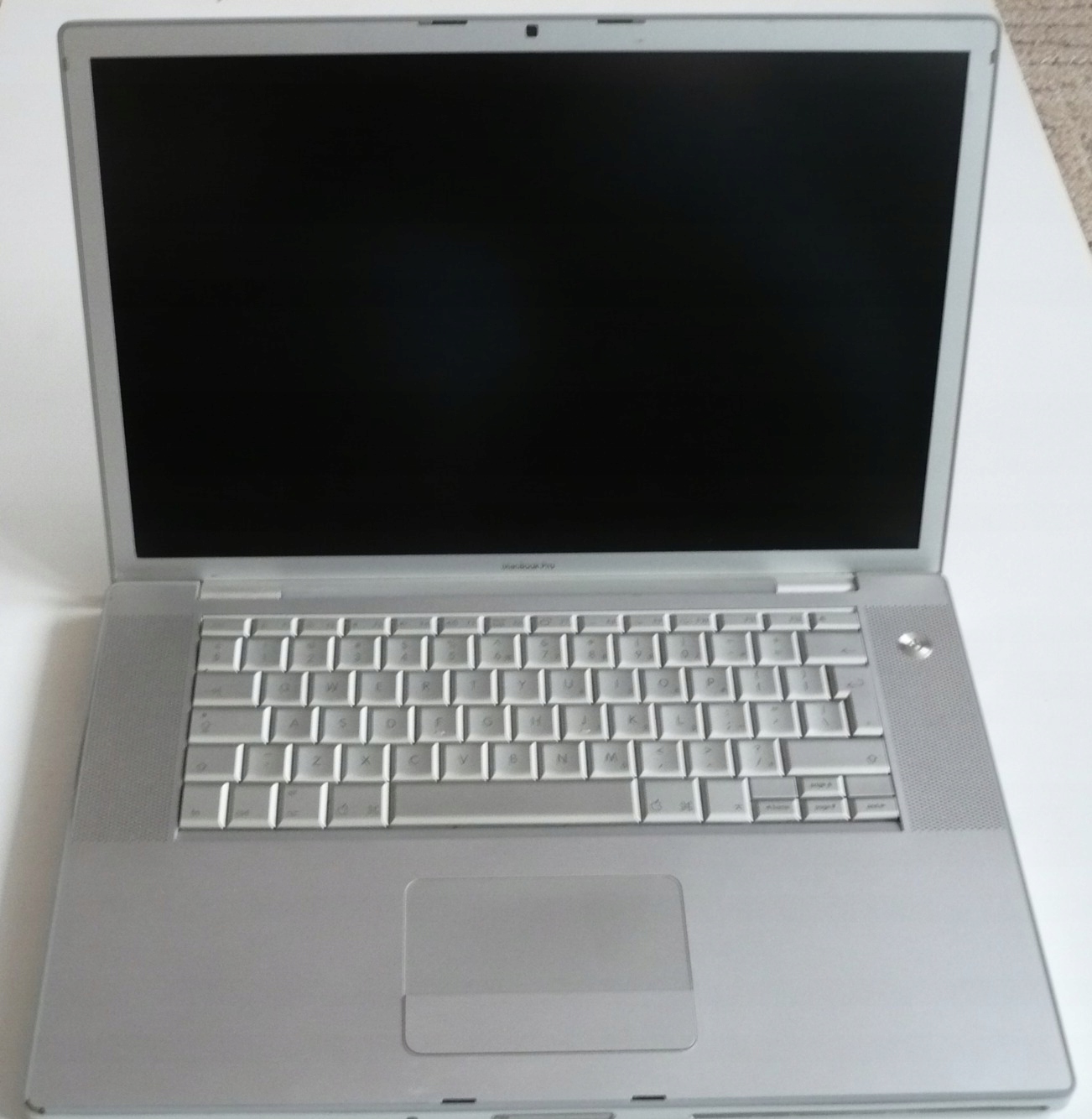 Notebook APPLE Macbook Pro A1226 za 3829 Kč - Allegro