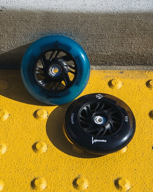 KOŁO ŚWIECĄCE DO ROLEK LUMINOUS BLUE GLOW 90MM FLUORESCENCYJNE Kod producenta LUWL-LU90-BL-GW