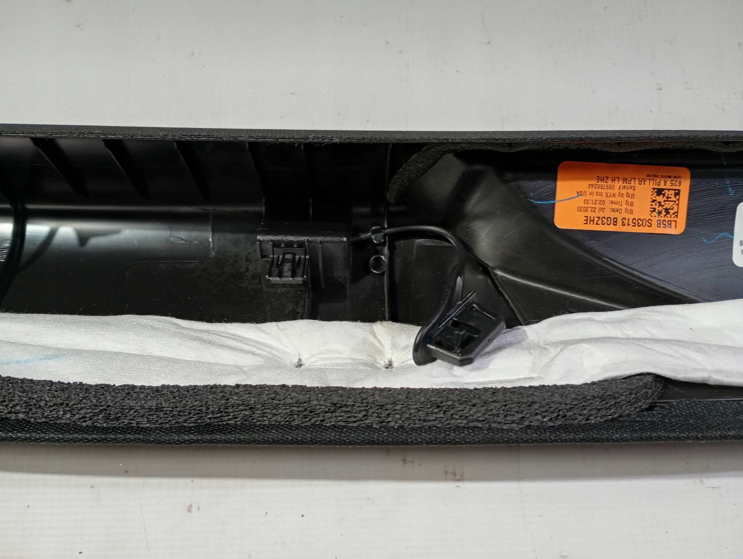 side slupka A cover left side Ford Explorer VI 3.0 ST 2020