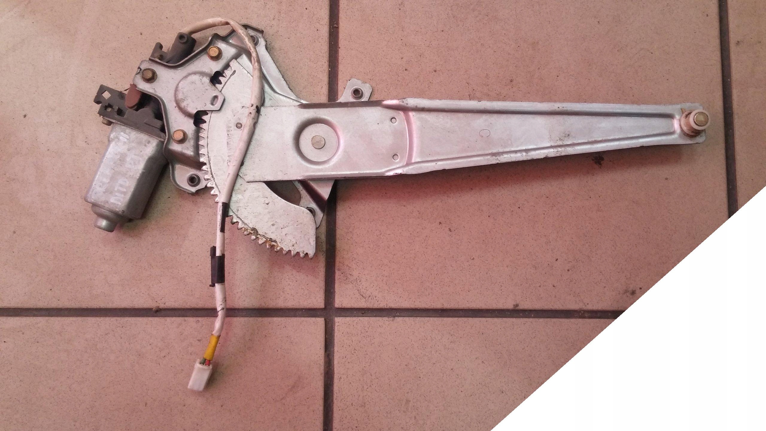 MAZDA PREMACY 99-05 MECHANIZM SZYBY PRAWY TYLNY