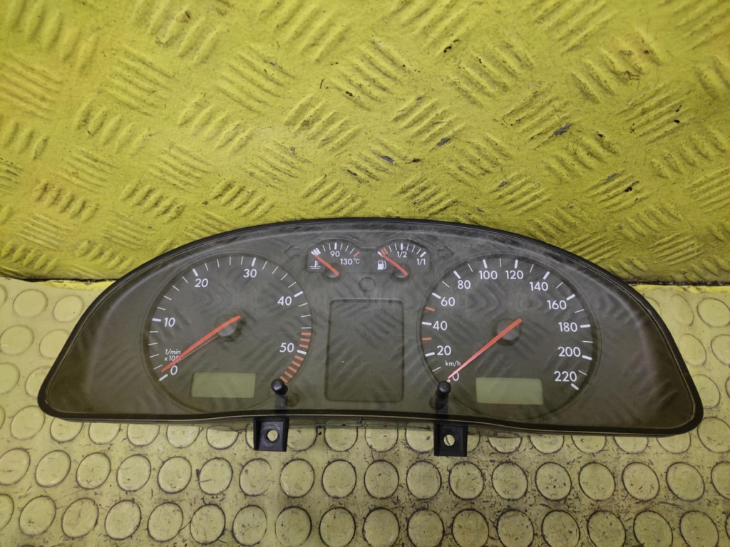 VW PASSAT B5 1.9 TDI dials 3B0919861J