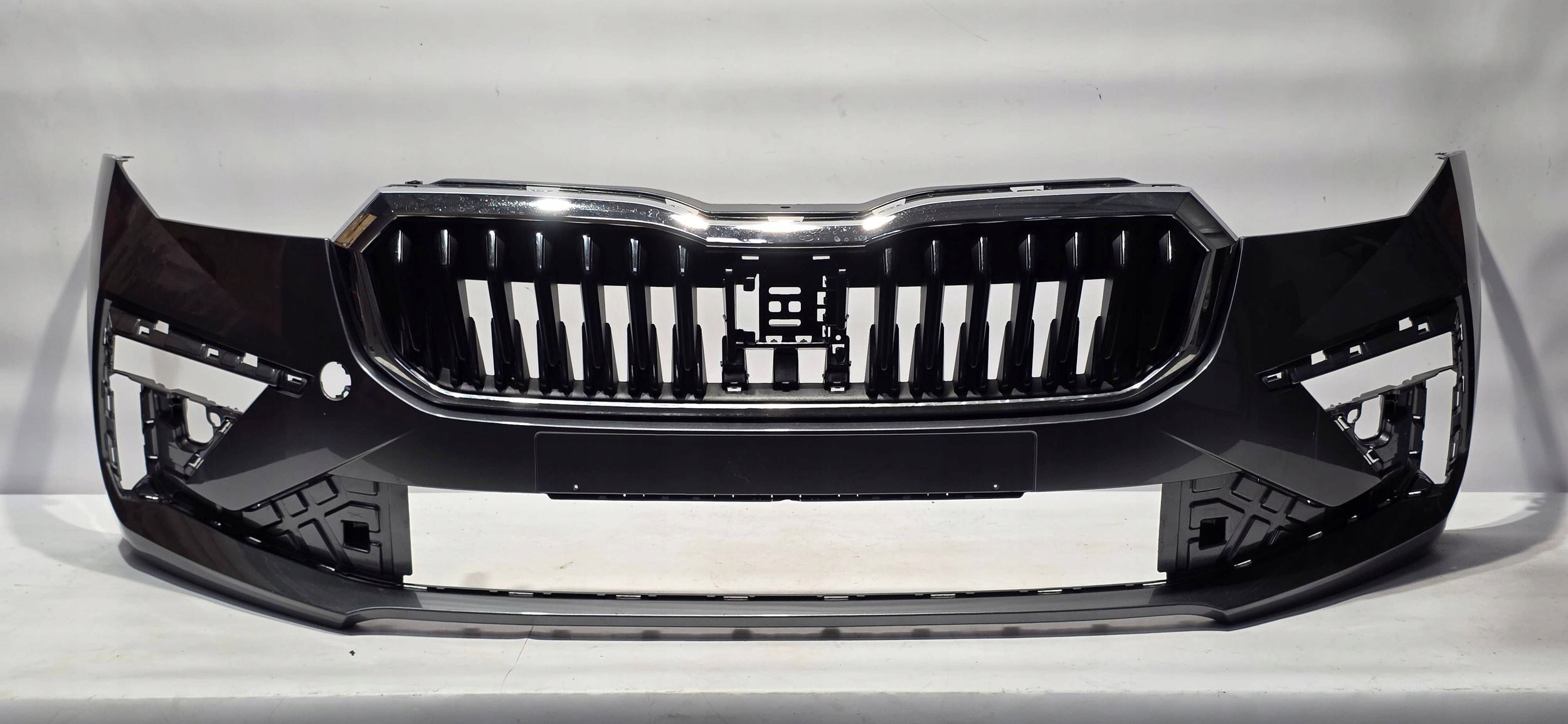 front bumper grille SKODA SCALA LIFT 23- original 657807221F