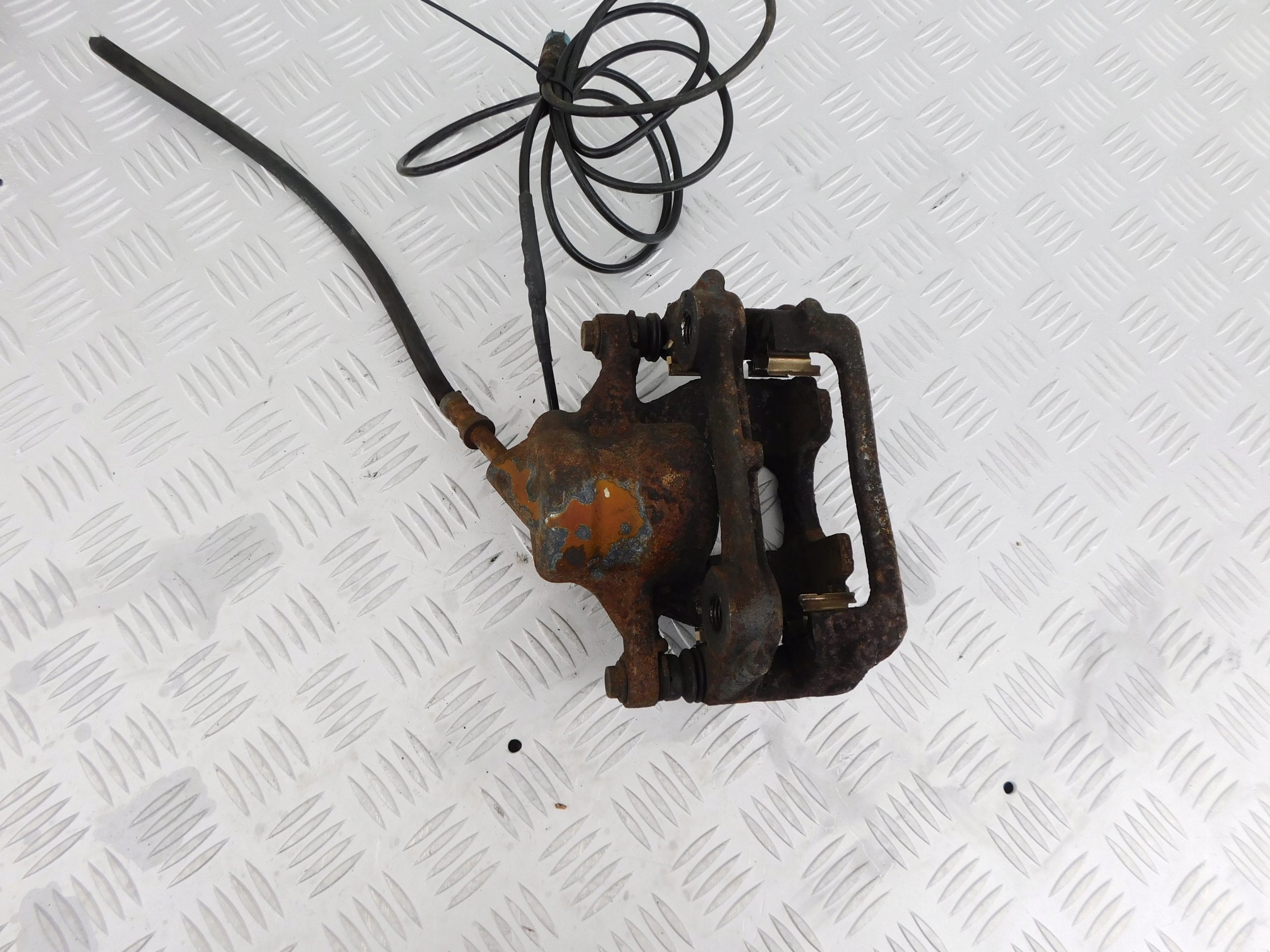 caliper + jarzmo brakes right rear part Mercedes Sprinter 906 VW Crafter original