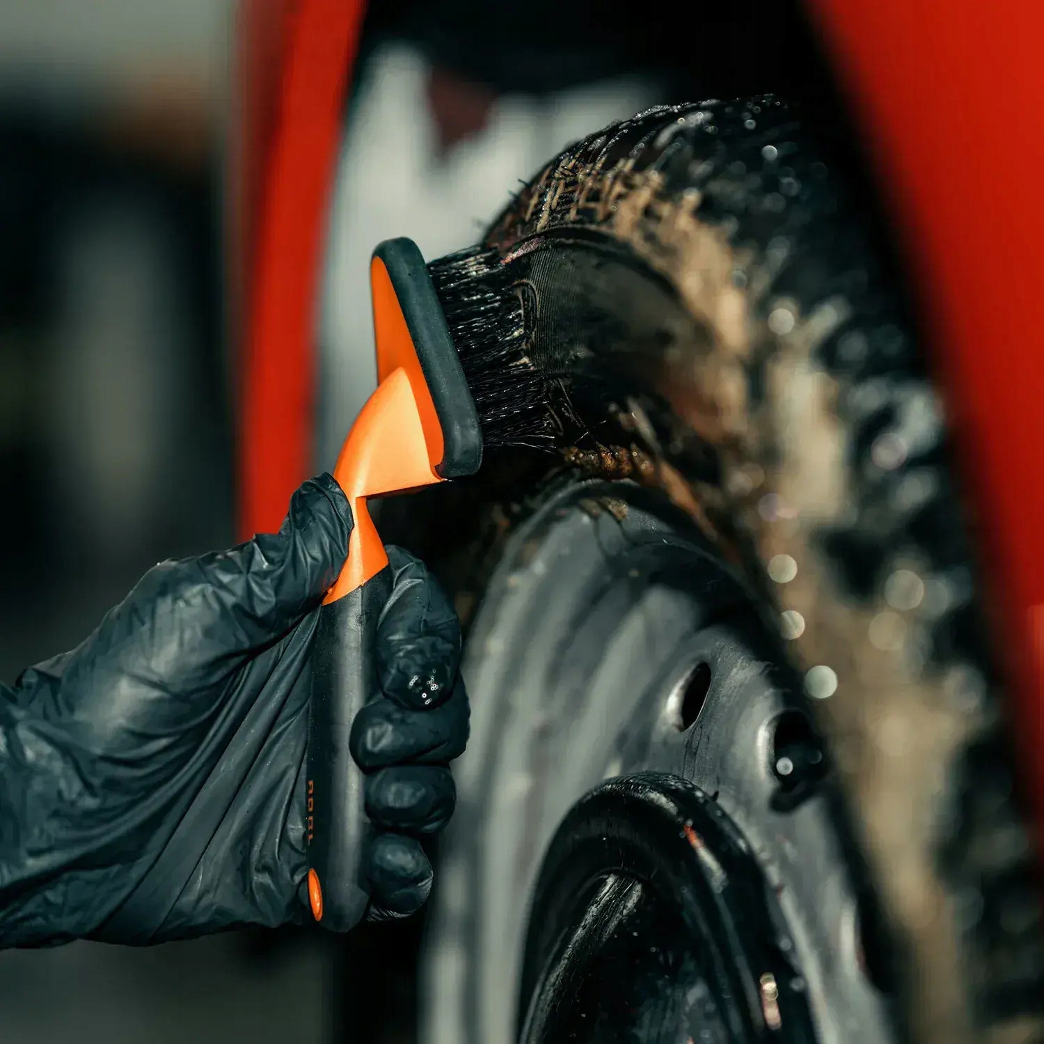 FRESSO _ TIRE & RUBBER CLEANER - DO CZYSZCZENIA OPON I GUMY 1L Producent Fresso