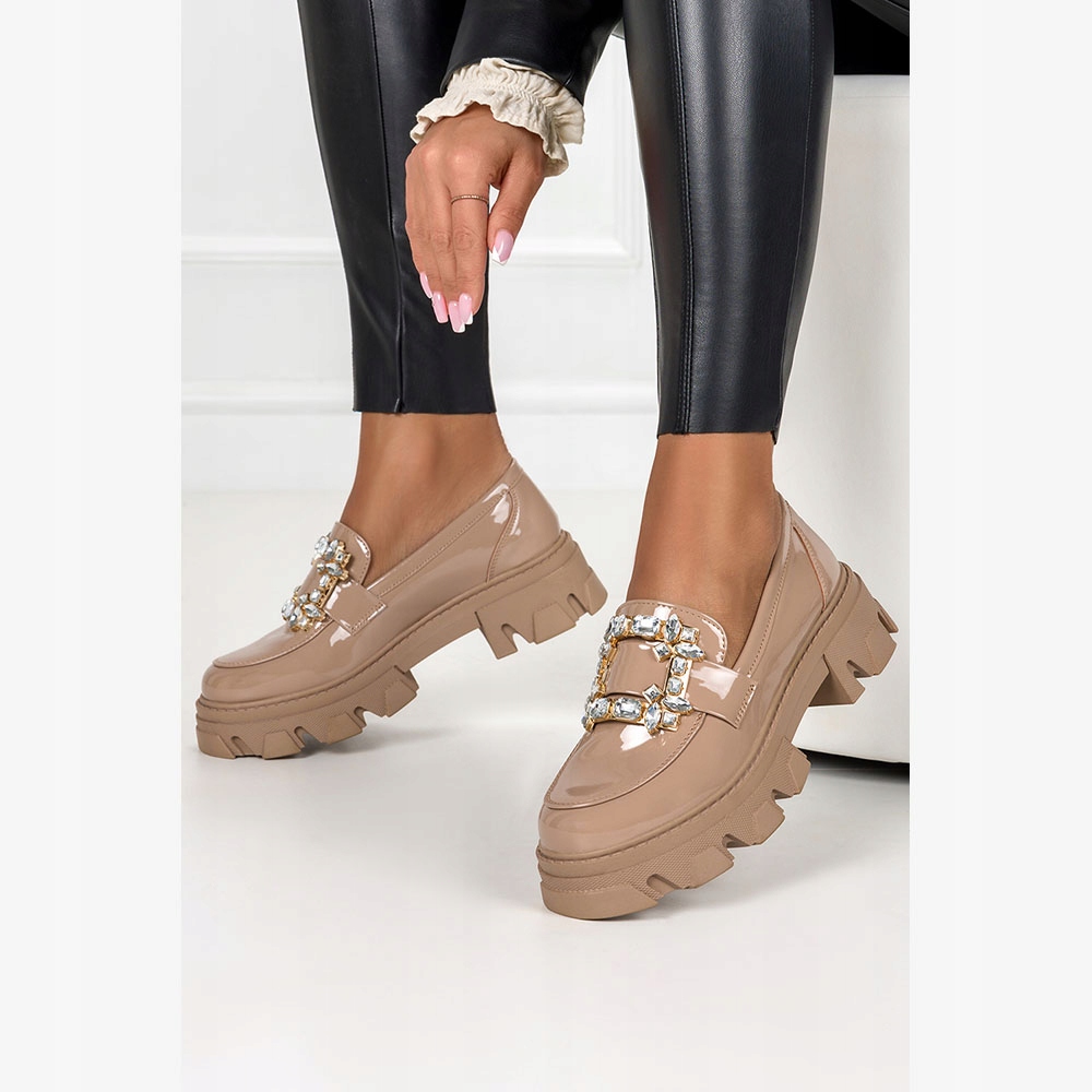 MOKASYNY DAMSKIE LAKIEROWANE PÓŁBUTY Z OZDOBĄ r 39 Długość wkładki 25.5 cm