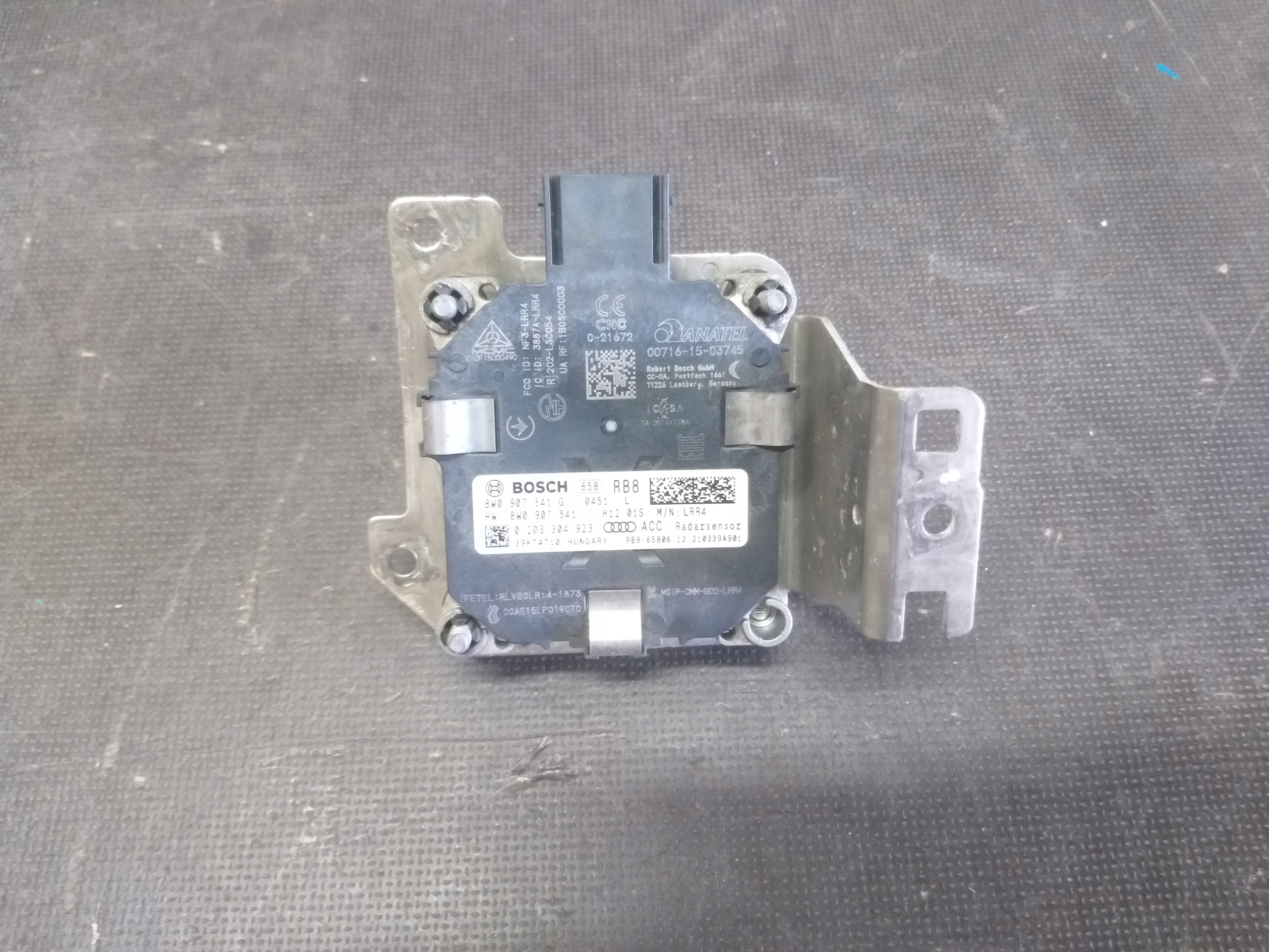 ATRAPA RADAR AUDI A4 B9 8W0907541G Numer katalogowy części 8W0907541G