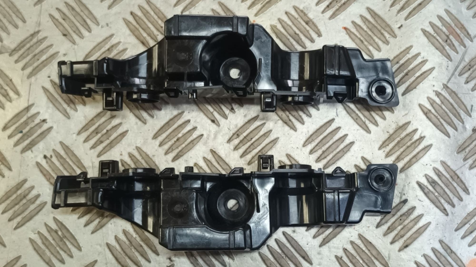 rechts oder links stoßstangenführung vorne RENAULT 622215088R 622201459R