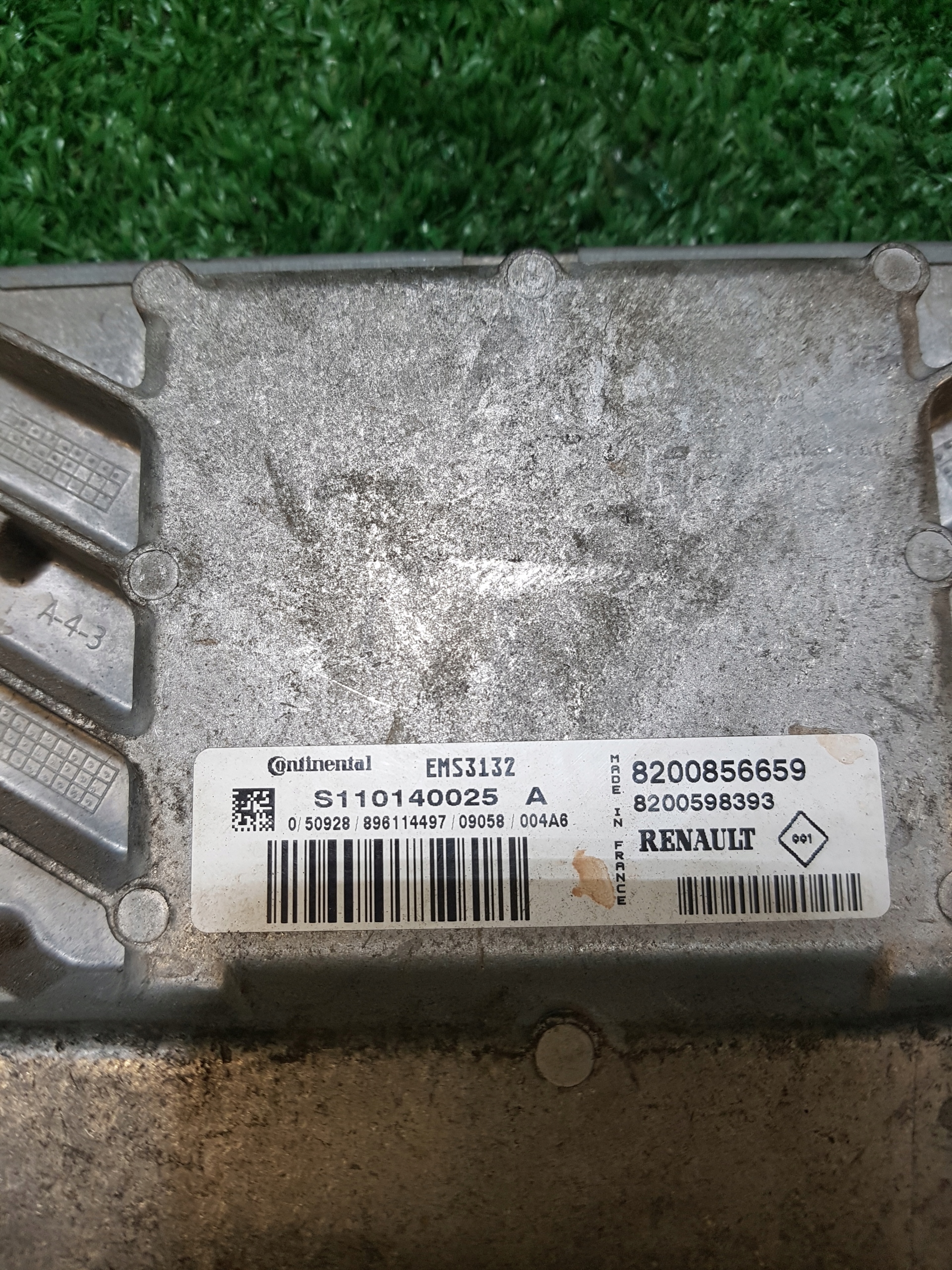 computer of the engine control unit DACIA SANDERO 8200856659 S110140025