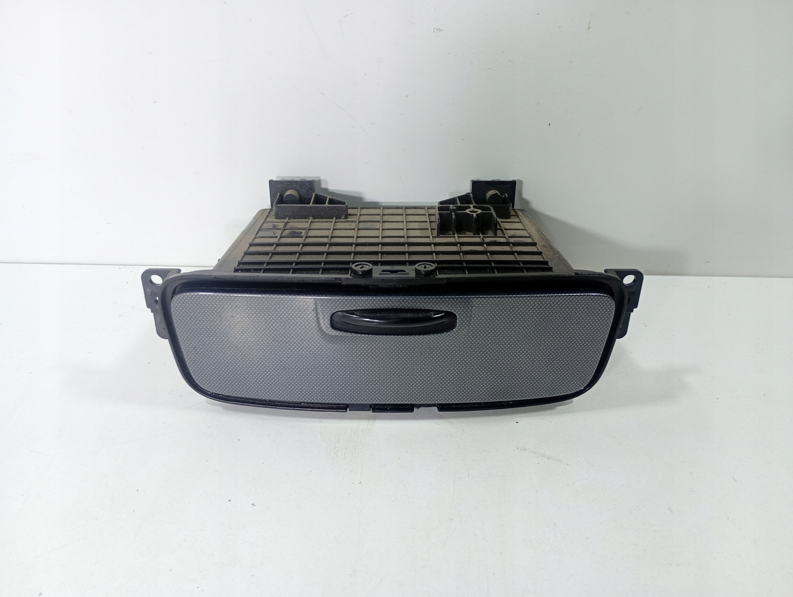 Hyundai Sonata V 5 04-09 passenger compartment