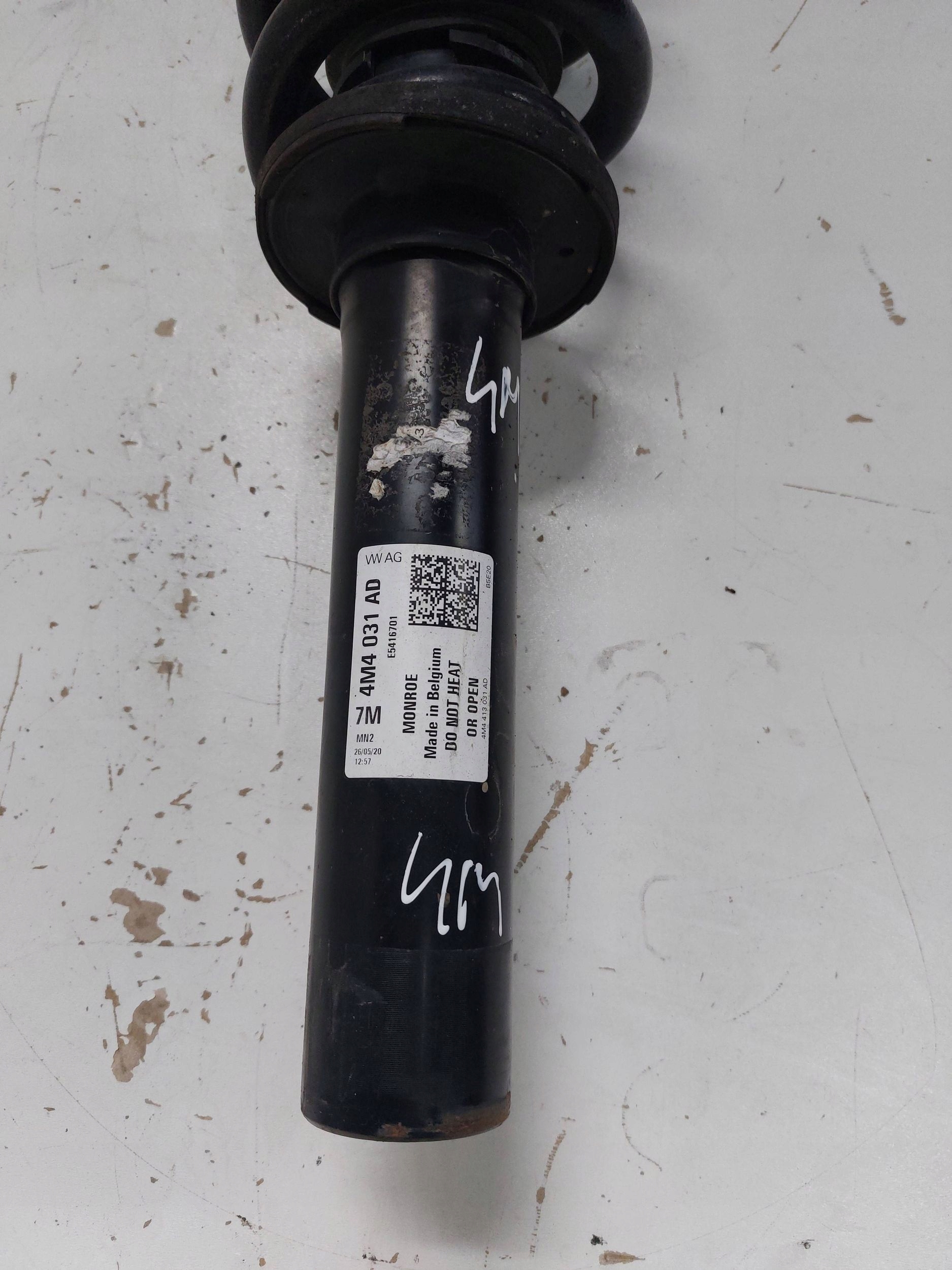 VW TOUAREG III PORSCHE CAYENNE shock absorber front right front 4M4413031AD