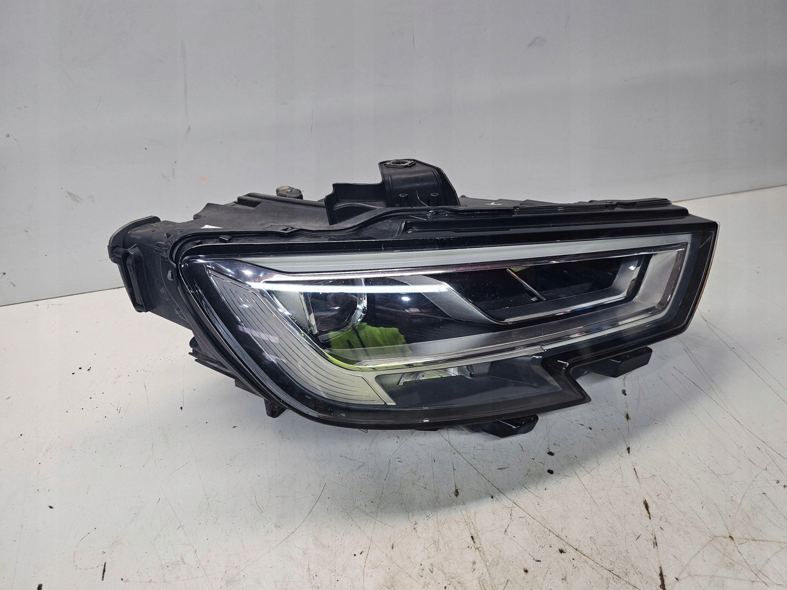 REFLEKTOR XENON LED right AUDI A3 8V LIFT 8V0941034D UK