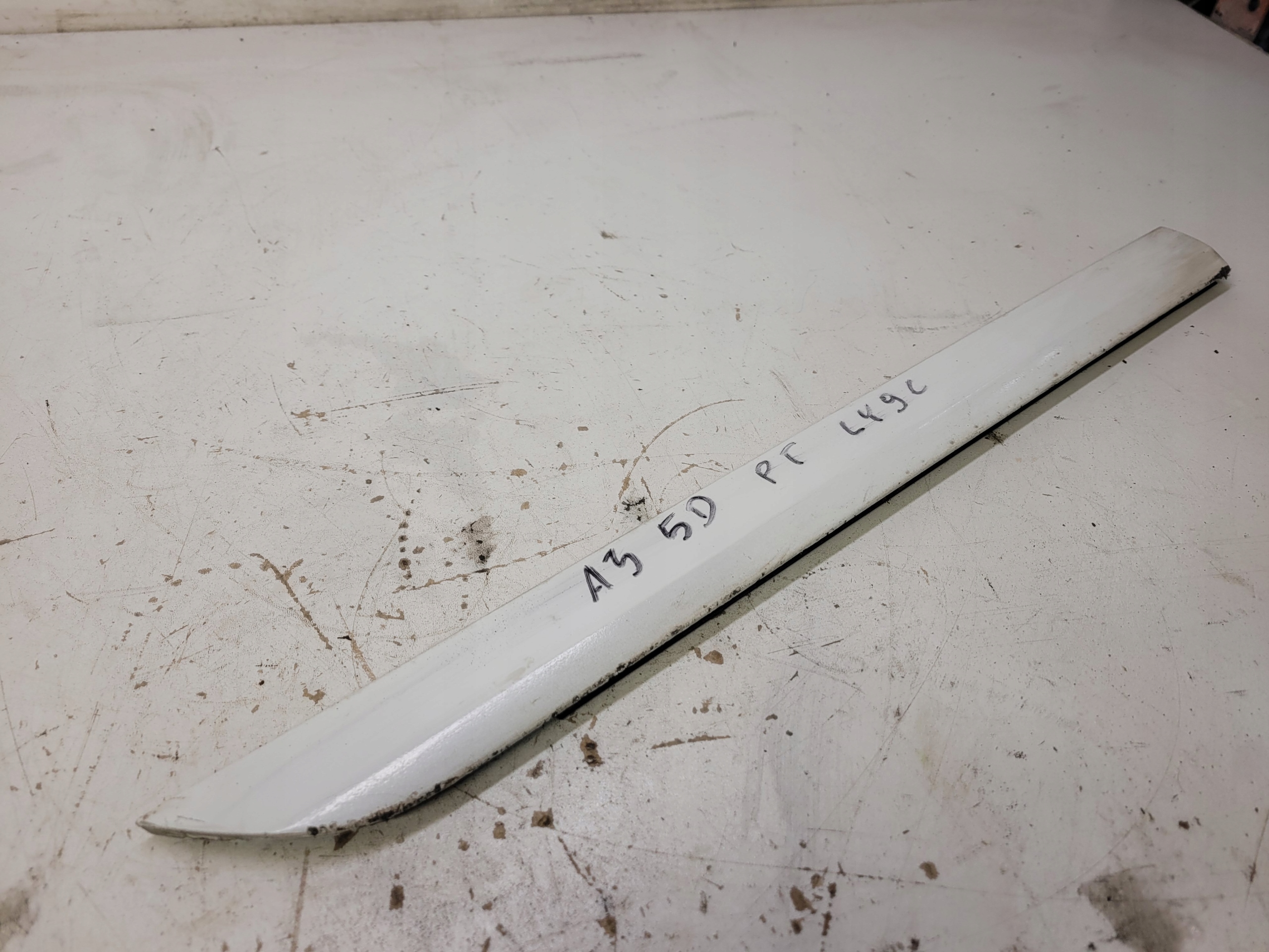 moulding door right rear part AUDI A3 8P LIFT 5D LY9C