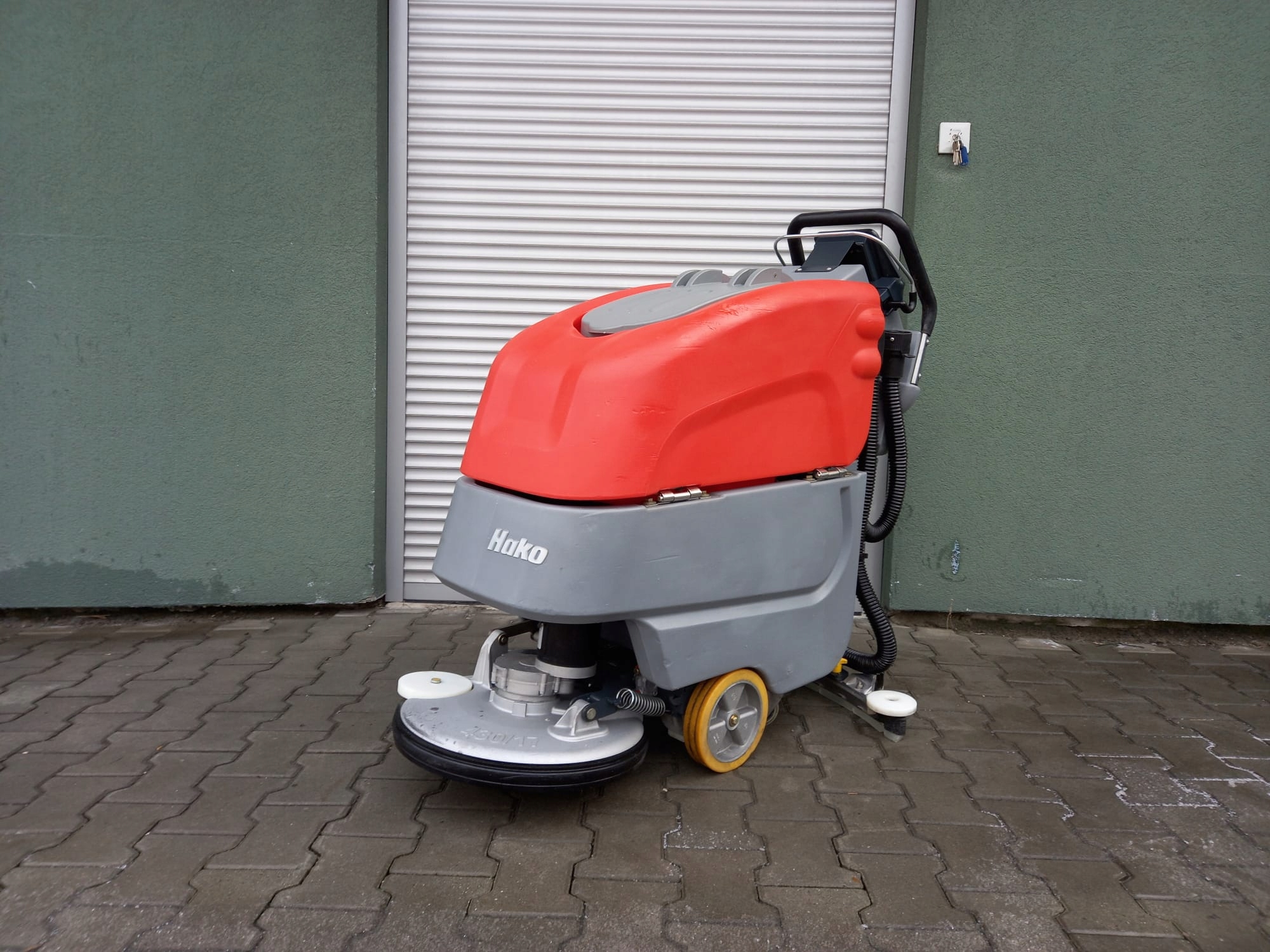 Szorowarka z trakcją Hako B 45 CL TB510