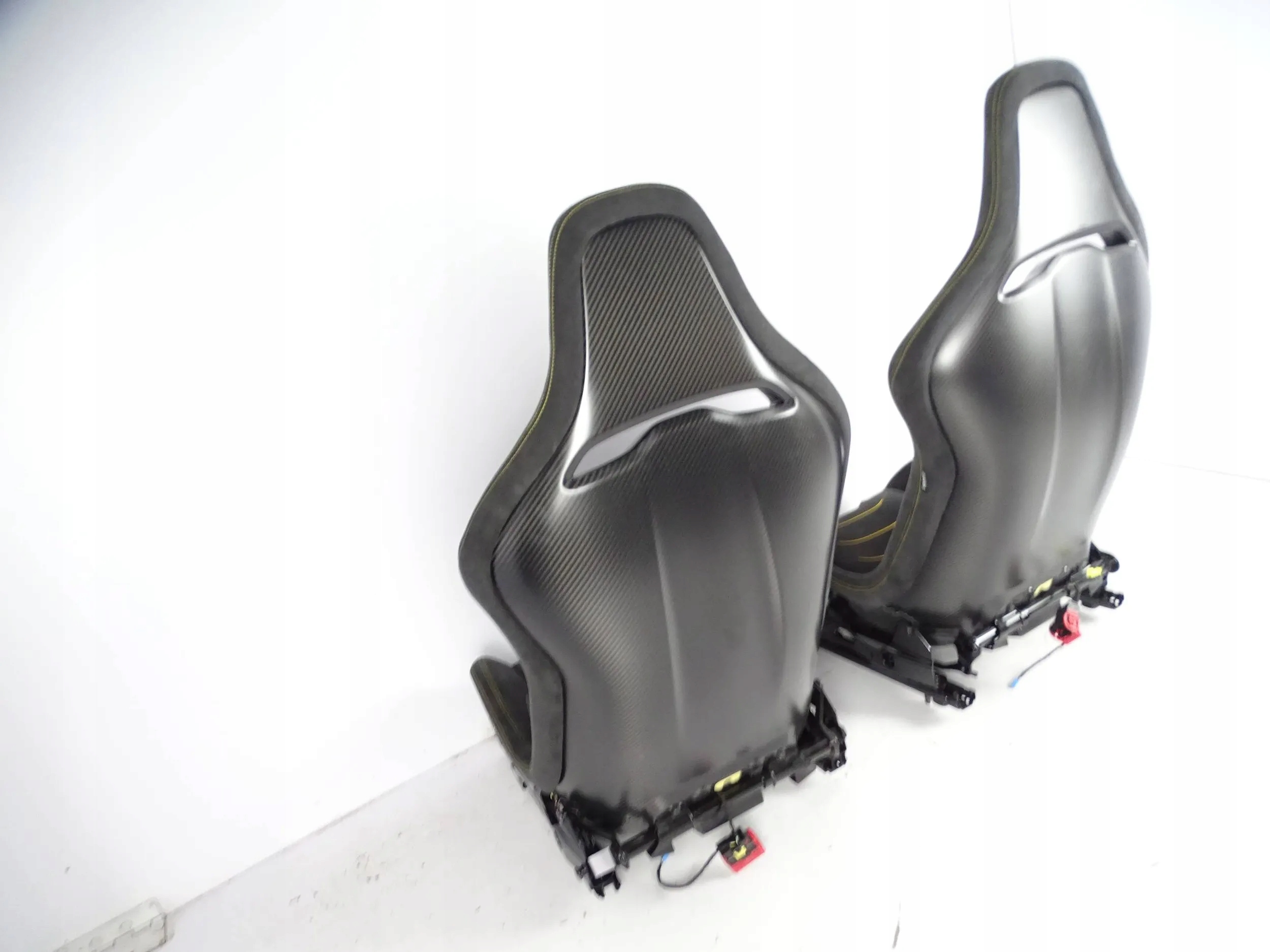 кресла MASERATI MC20 M240 ALFA ROMEO Carbon