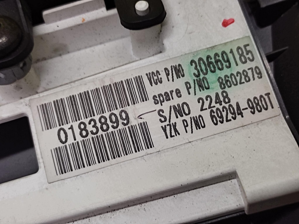 VOLVO V50 dials 30669185
