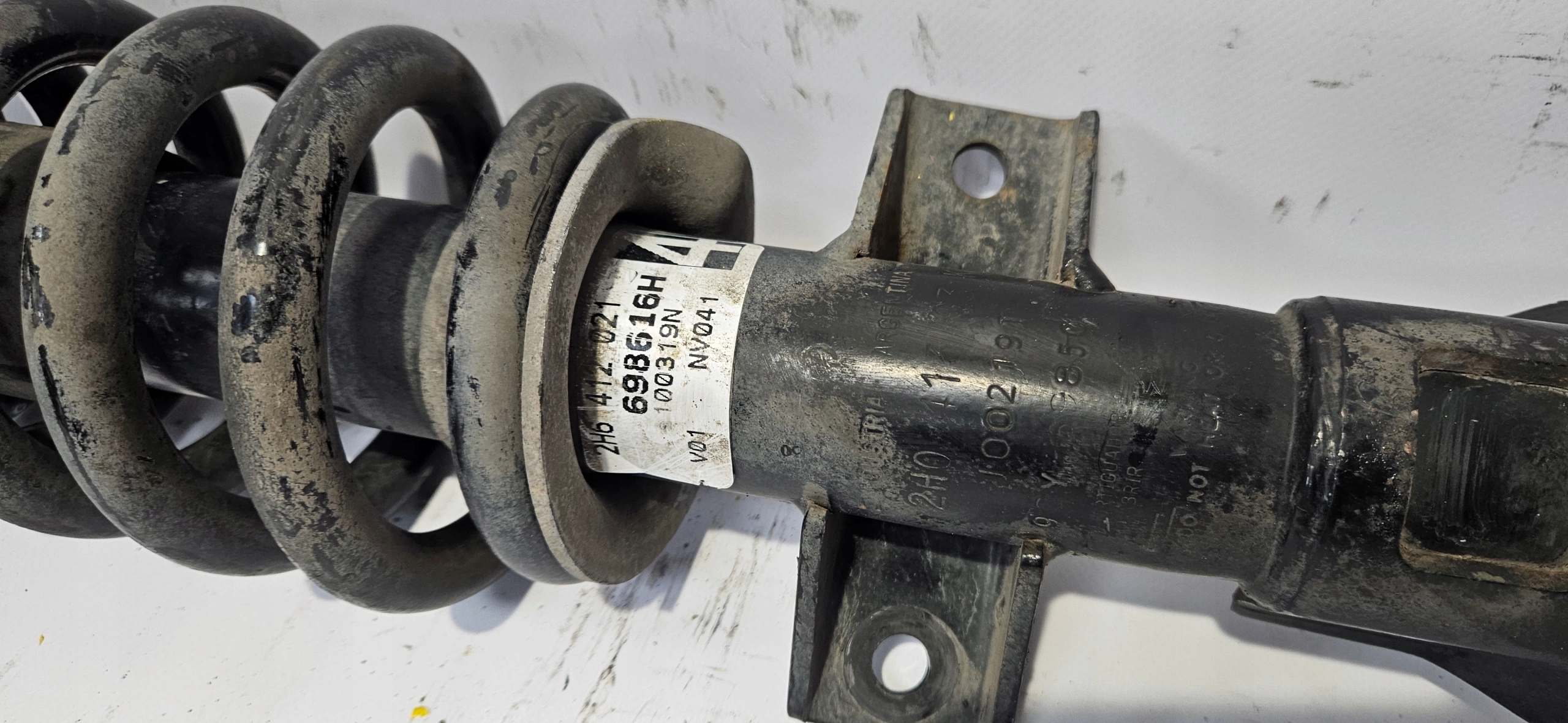 shock absorber left front VW AMOROK 2H6412021