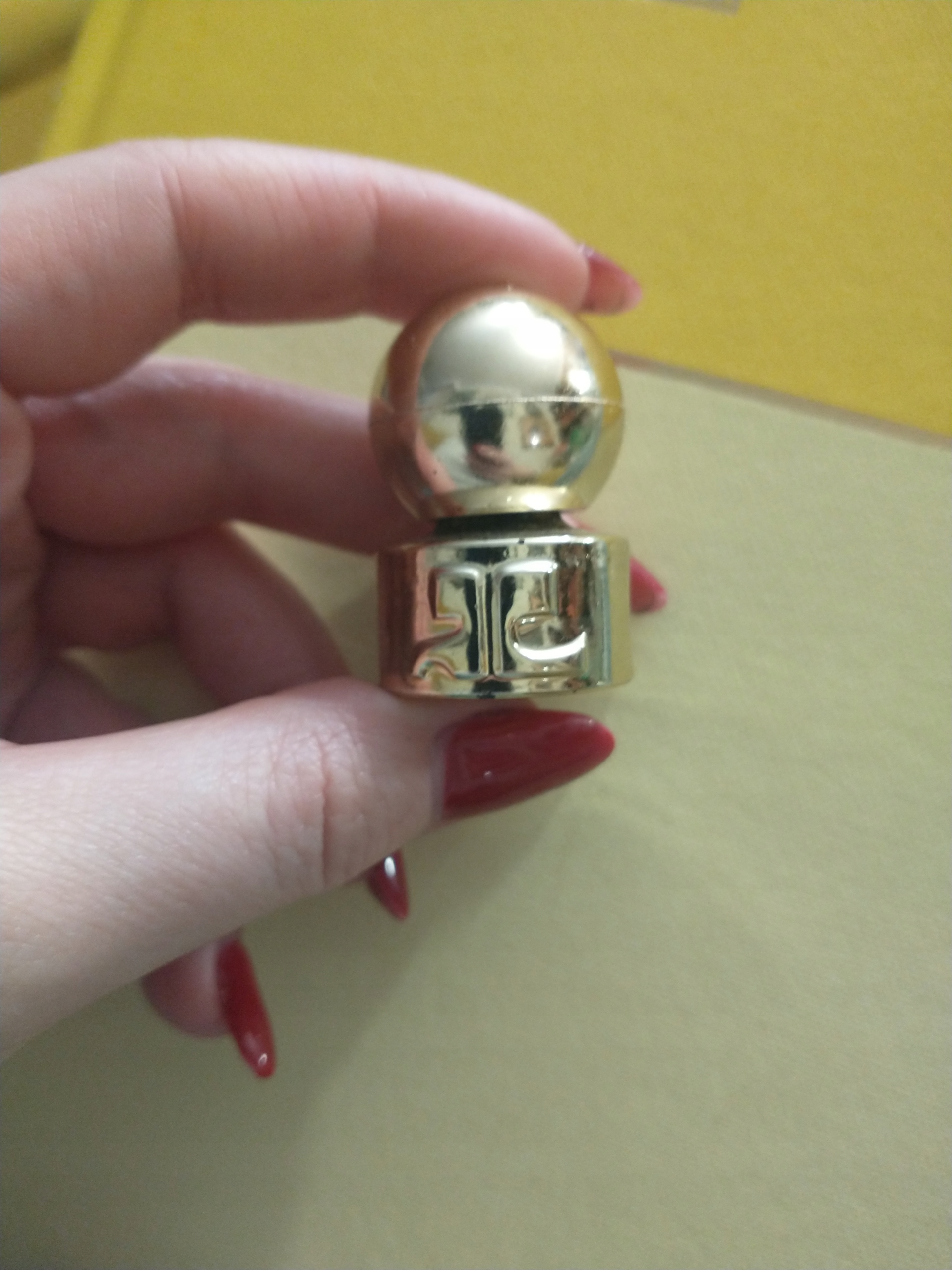 Perfumy miniatura pusty flakon courreges