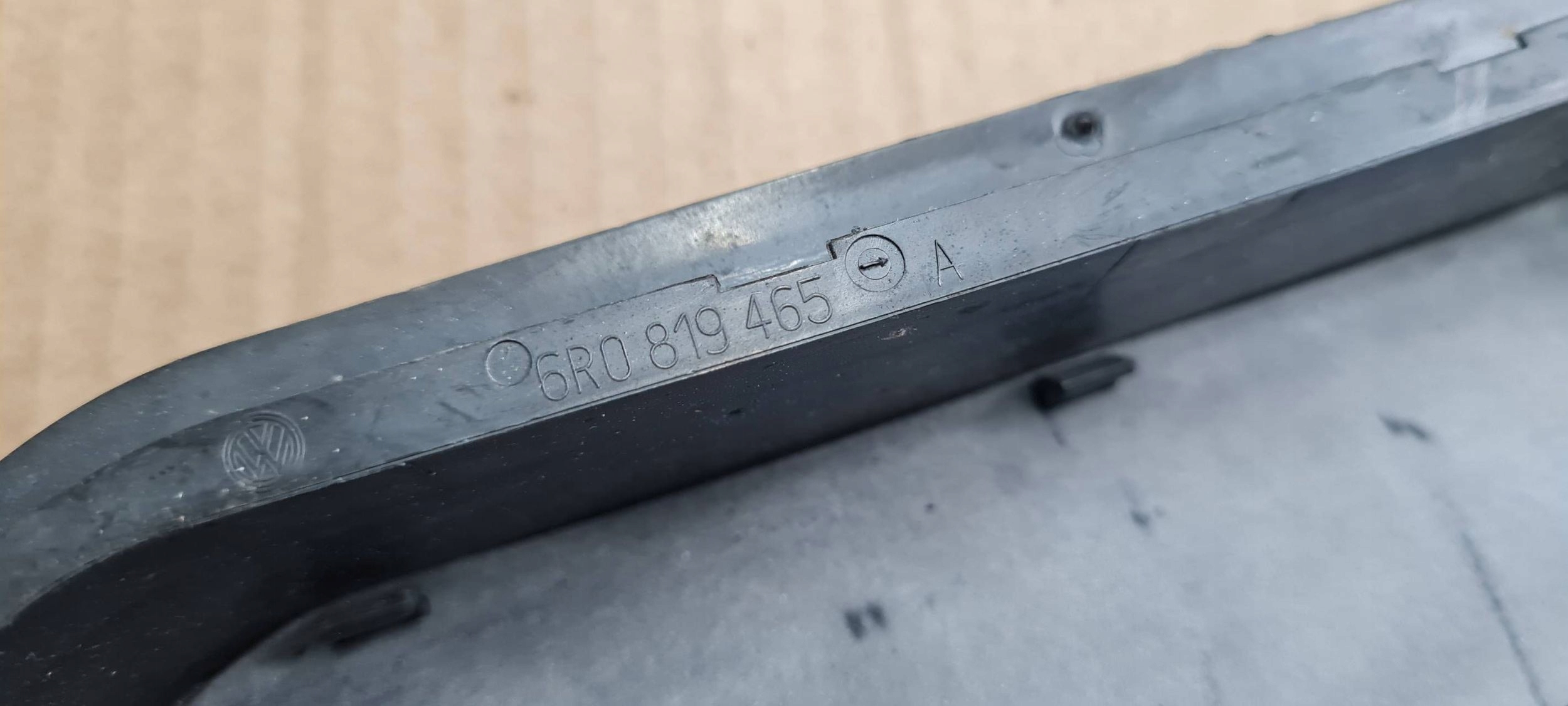 A4 B9 8W grid WENTYLACYJNA boot rear part 6R0819465A A5 8W