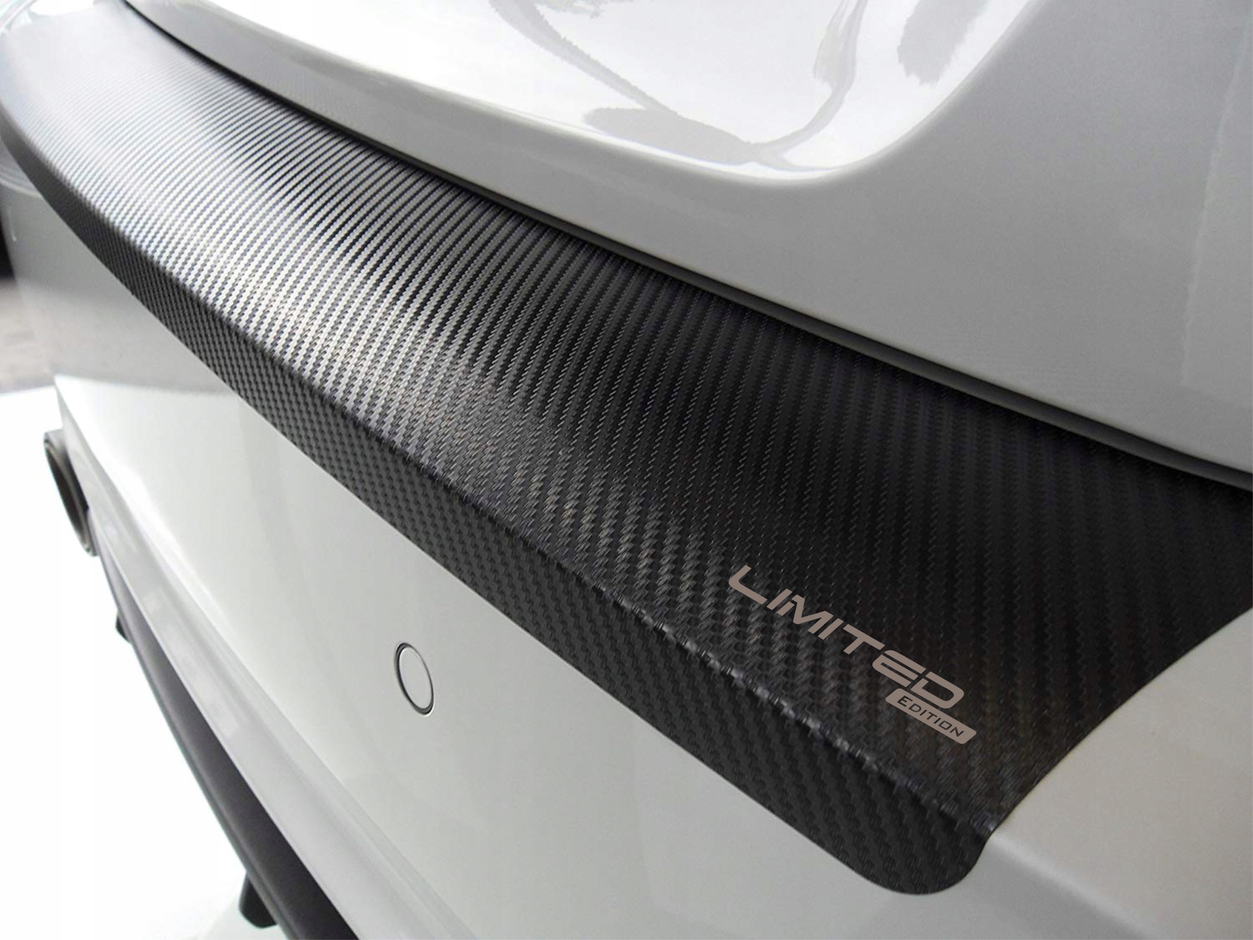 защитная пленка на бампер автомобиля. 5m 5d carbon fiber adhesive tape car door sill protector strip anti scratch scuff plate. защитные накладки на бампер автомобиля. защитная пленка на бампер. черная бронепленка на авто.