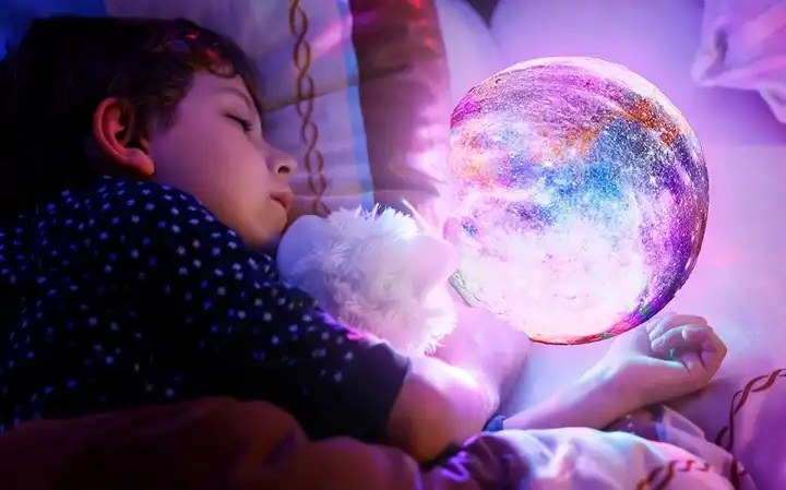 KSIĘŻYCOWA LAMPKA NOCNA LED - DO SYPIALNI NA BIURKO PLANETA KSIĘŻYC PREZENT Producent Mik-Star