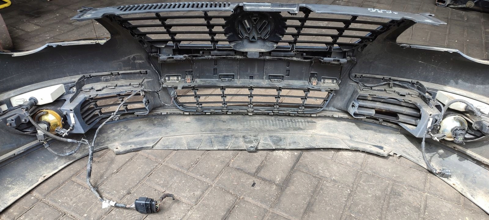 bumper front front VW Passat B6 2,0 TDI CR LC9X