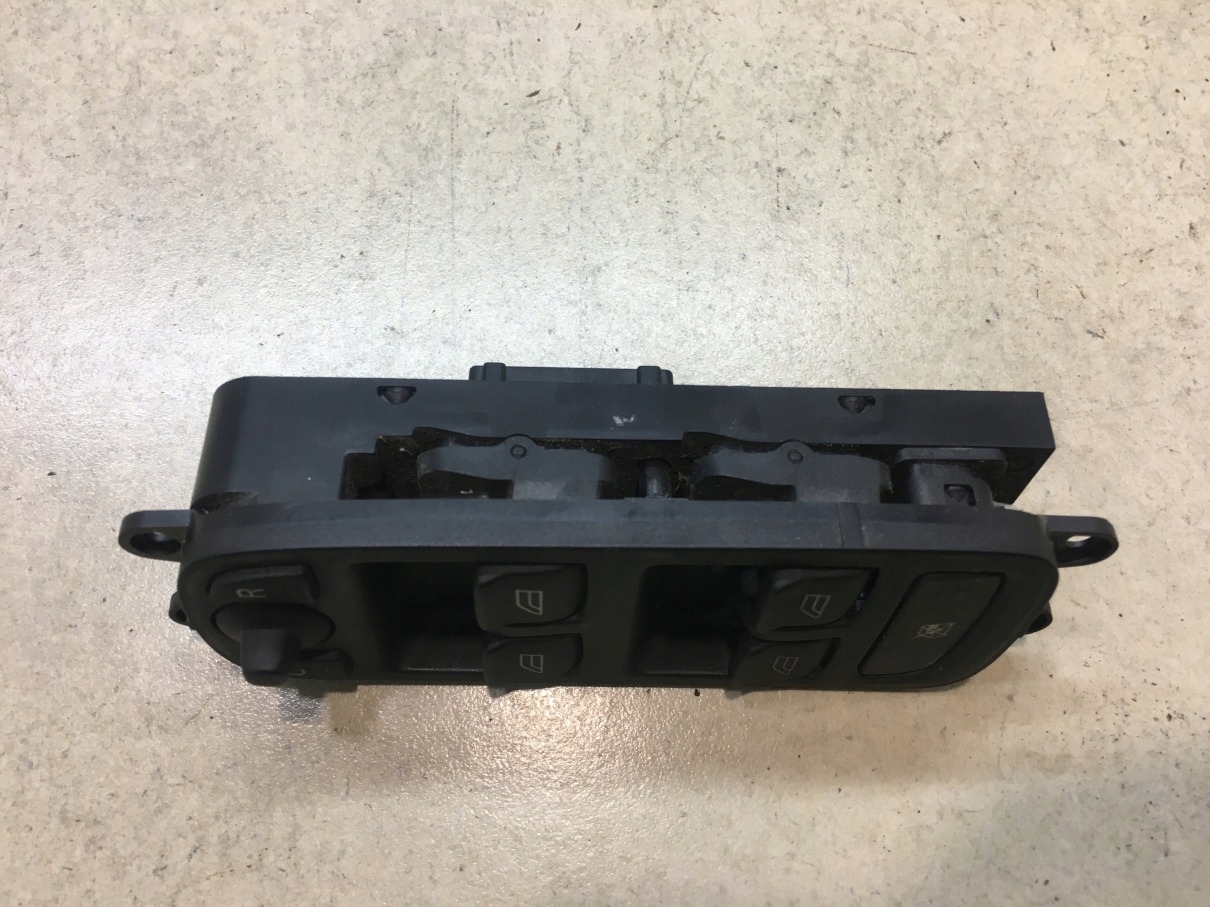PANEL okna levý předek VOLVO V50 30710787