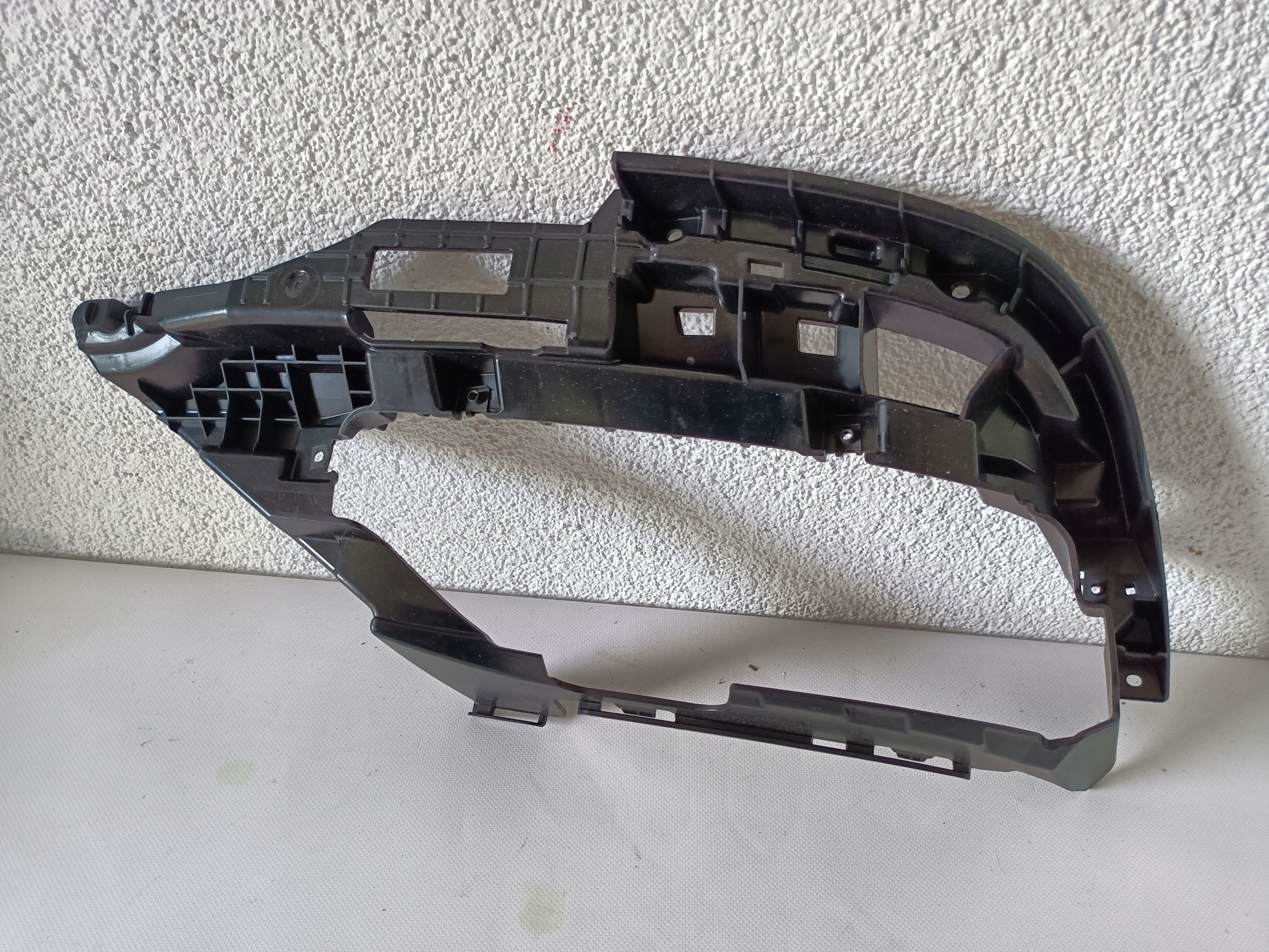 AUDI A4 B9 MOCOWANIE UCHWYT WYDECHU 8W0807348E
