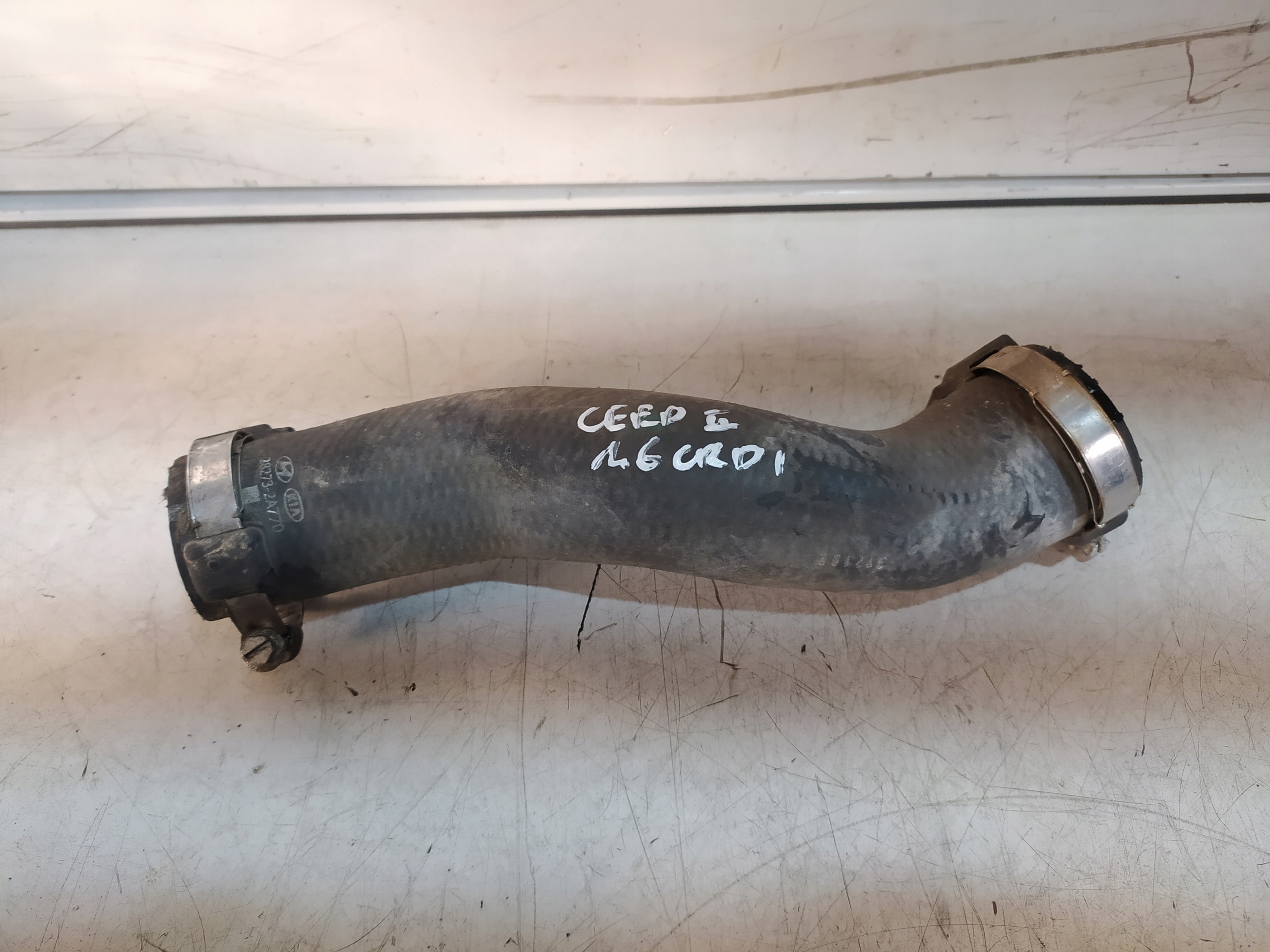 KIA CEED II I30 II 1.6 CRDI ТРУБКА ІНТЕРКУЛЕРА