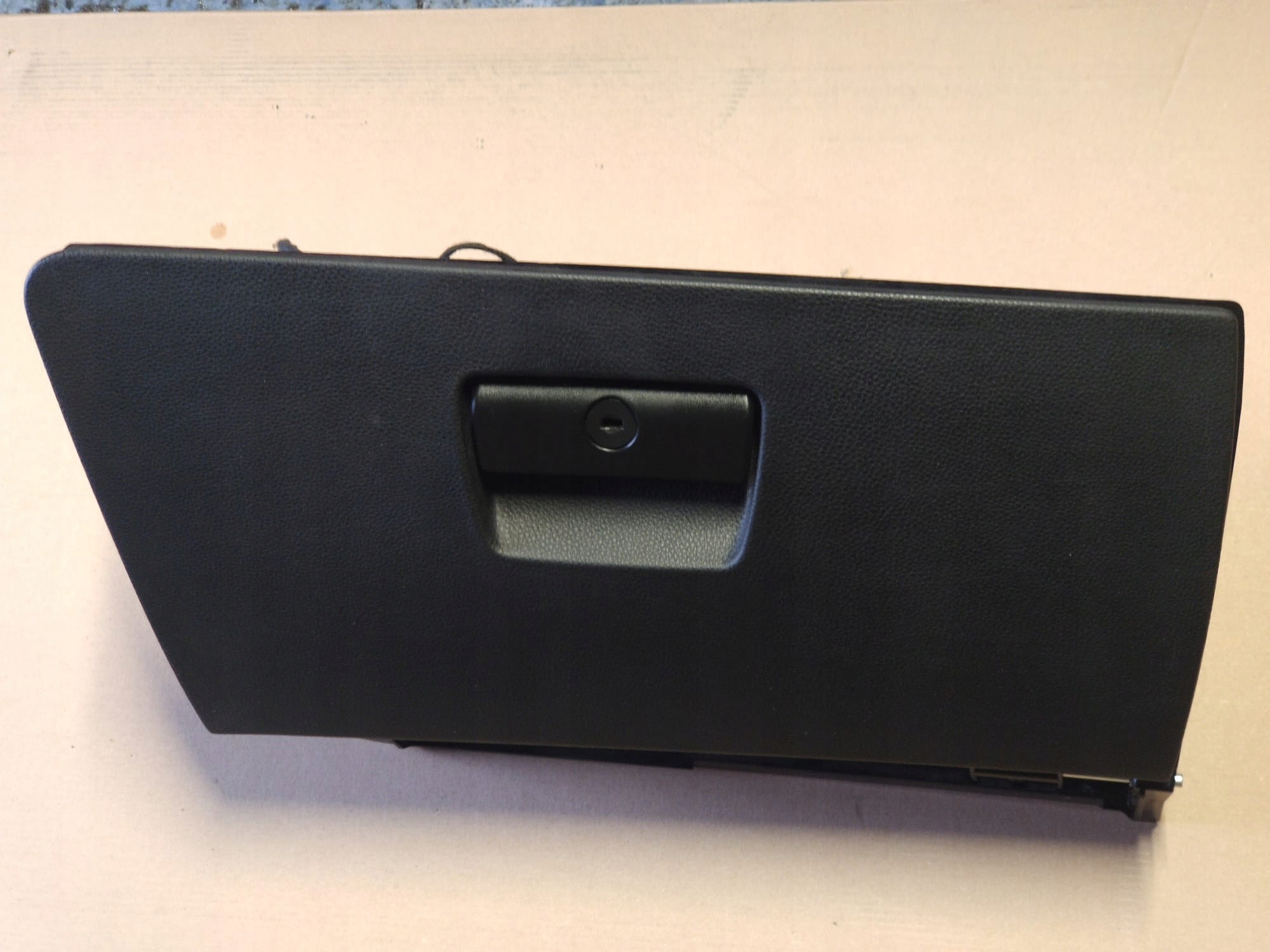 Бардачок пасажира BMW e90 e91 LCI