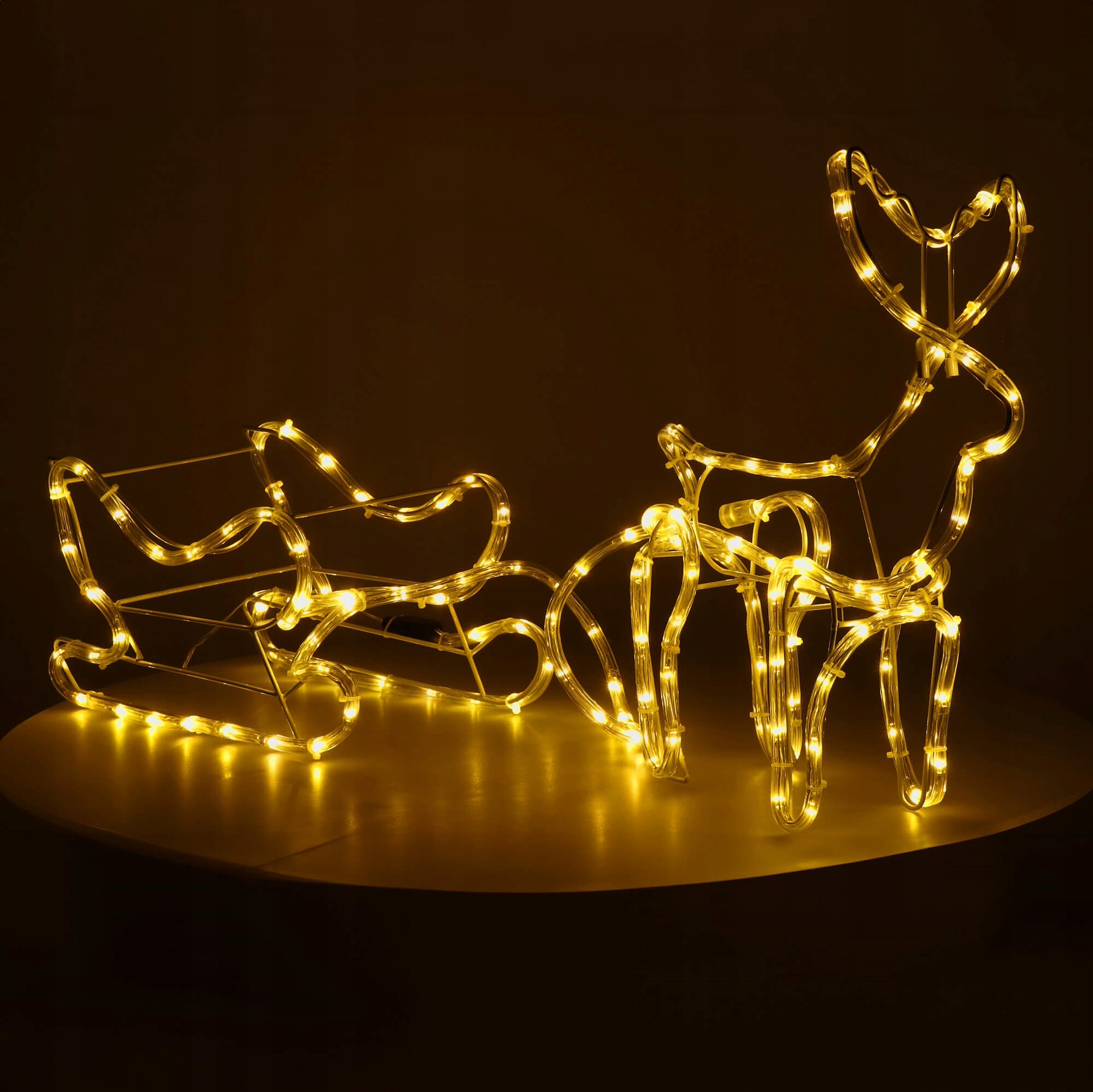SOB S VELIKIM SVIJETLEĆIM DEKORACIJSKIM MATERIJALOM OD 144 LED S GLAVOM SANJICA XXL DEKORACIJA Širina proizvoda 20 cm