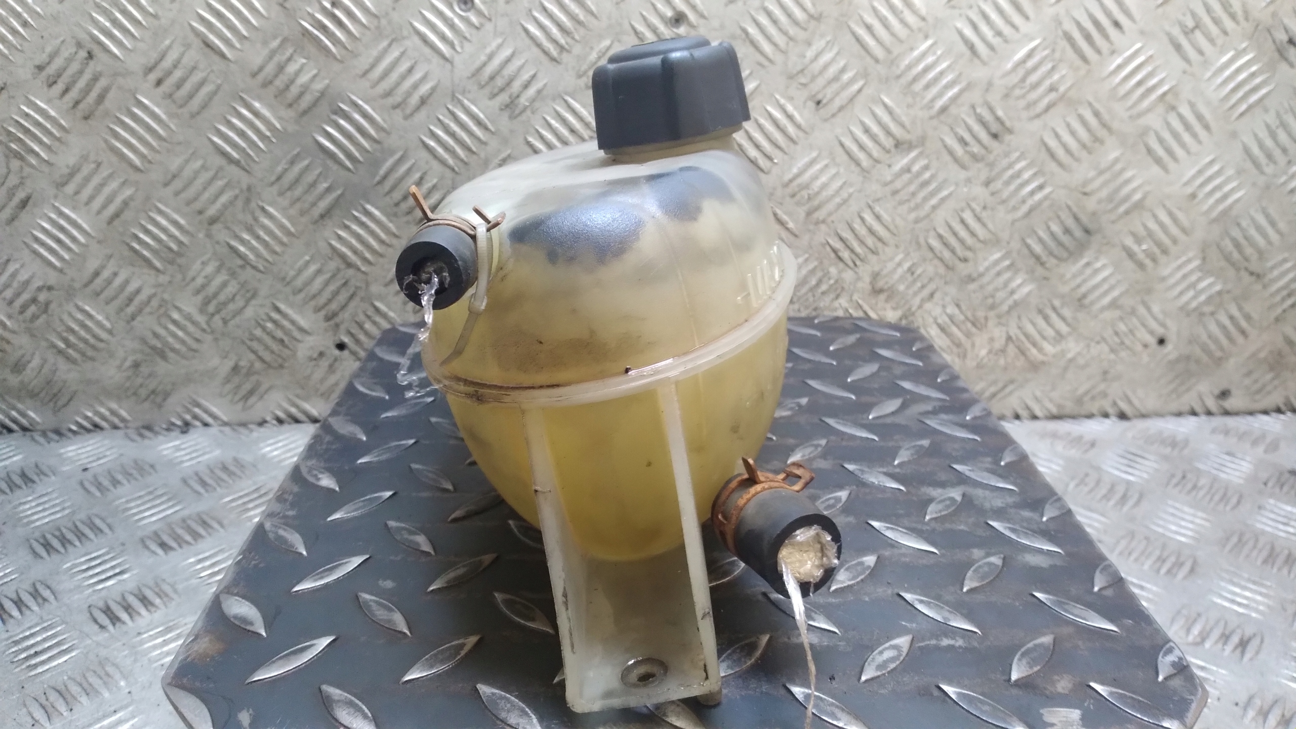 water tank RENAULT TRAFIC 2