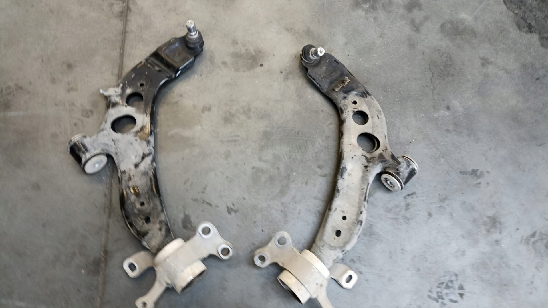 MINI F56 arm right left 6879842 6879841