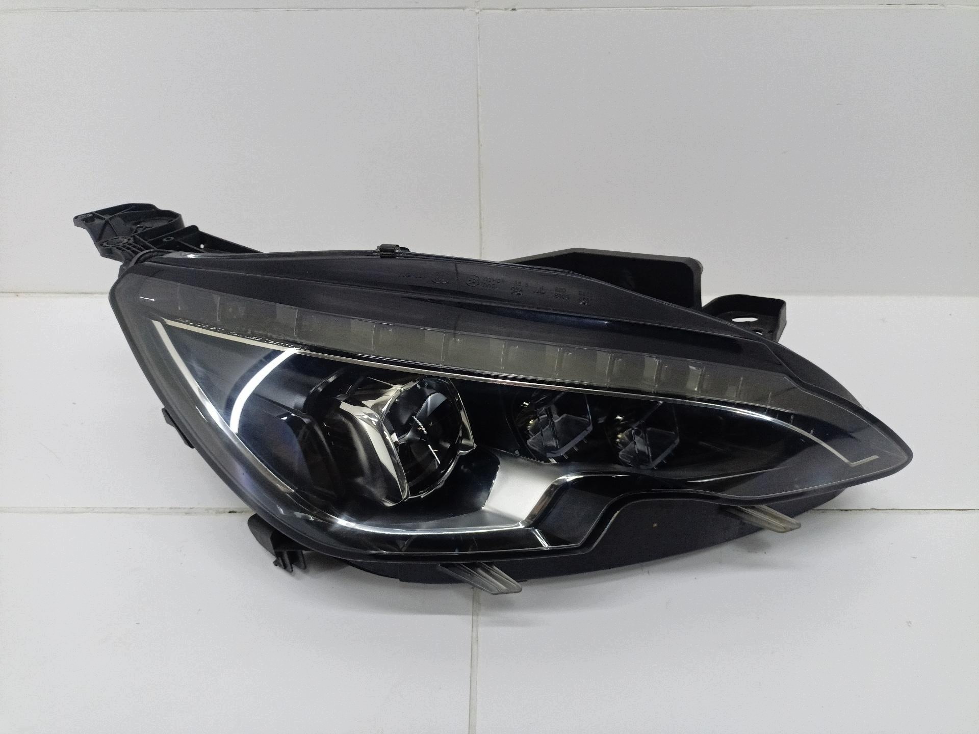 light front right side Peugeot 308 2 2015 9800546380