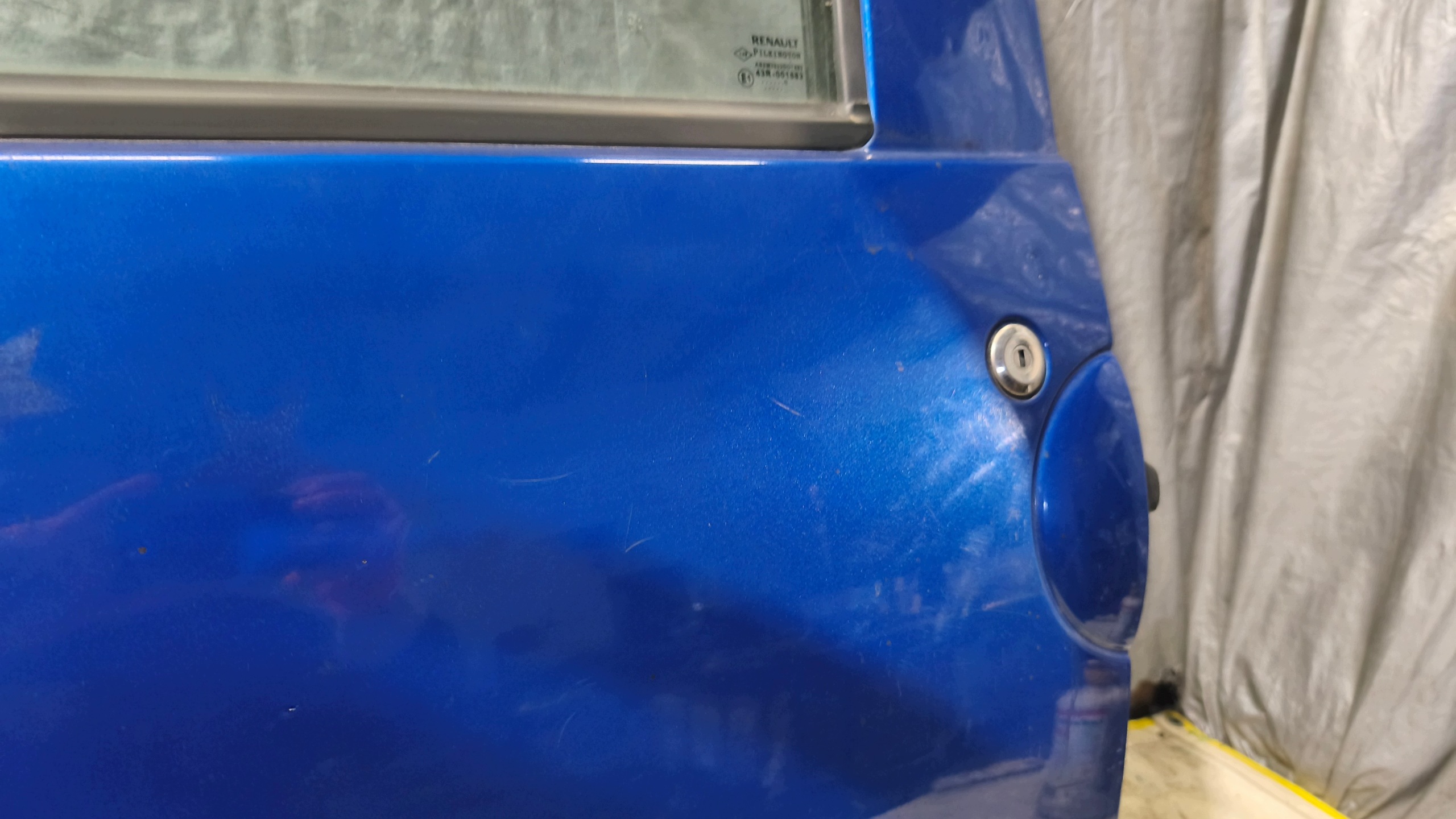 dveře levý předek RENAULT TWINGO II 2010r K: TERNA