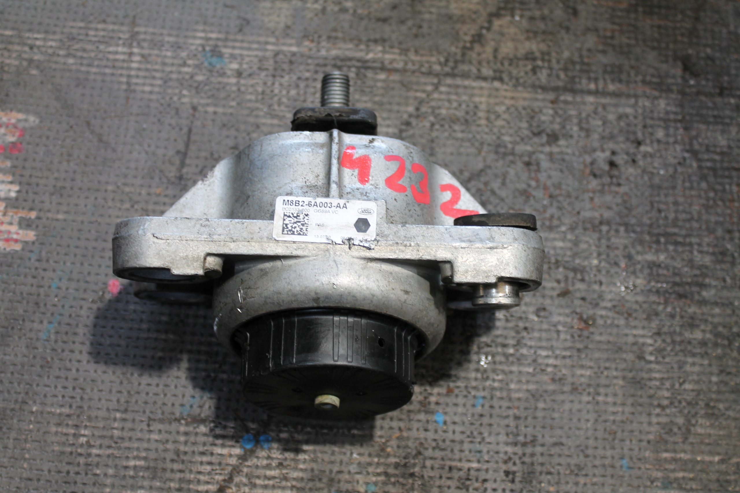 4232. tartó silenblok bal RANGE ROVER M8B2-6A003-AA