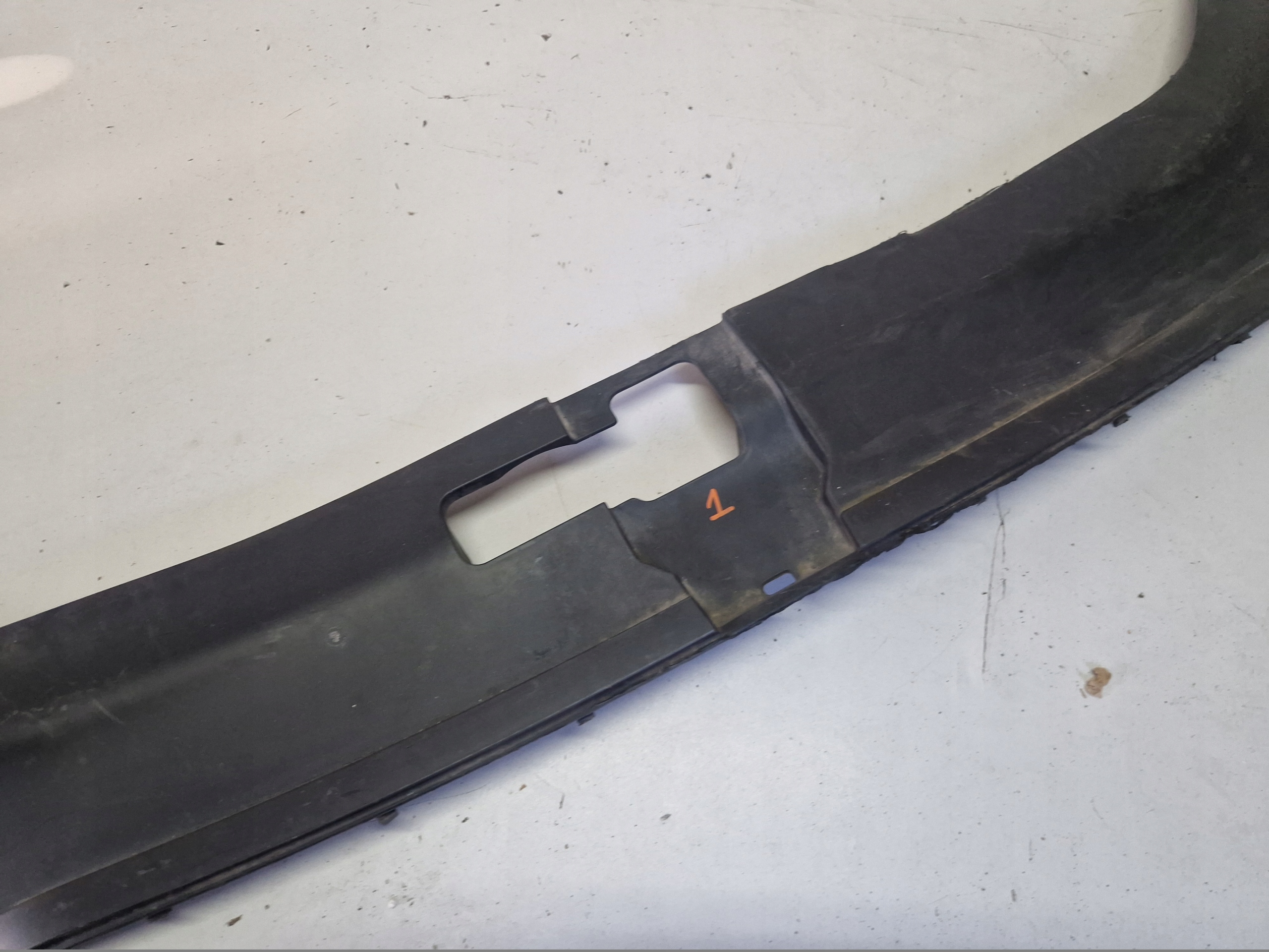 kryt stěny předního AUDI Q7 4L 4L0807081