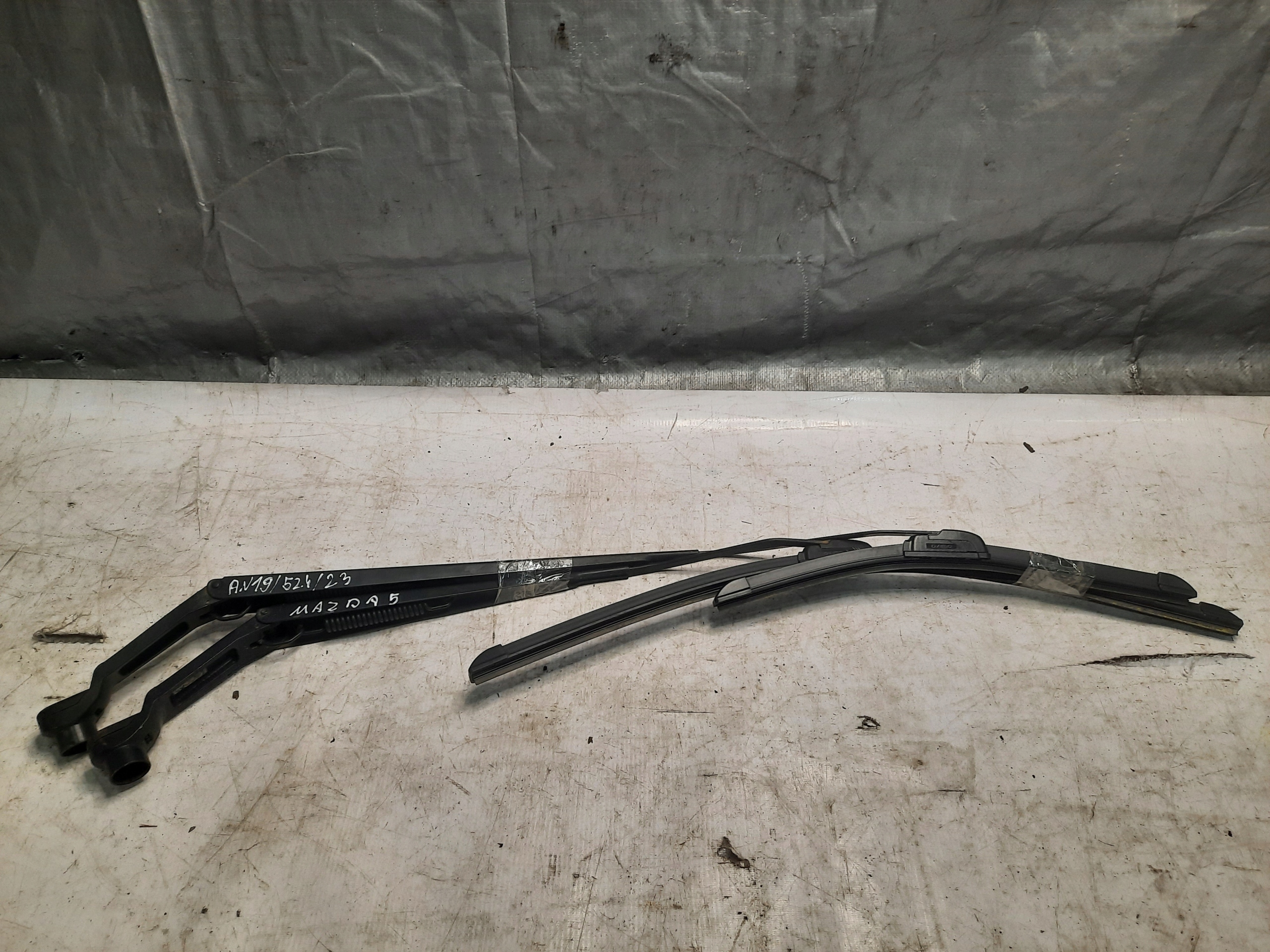 wiper arms front komplet Mazda 5