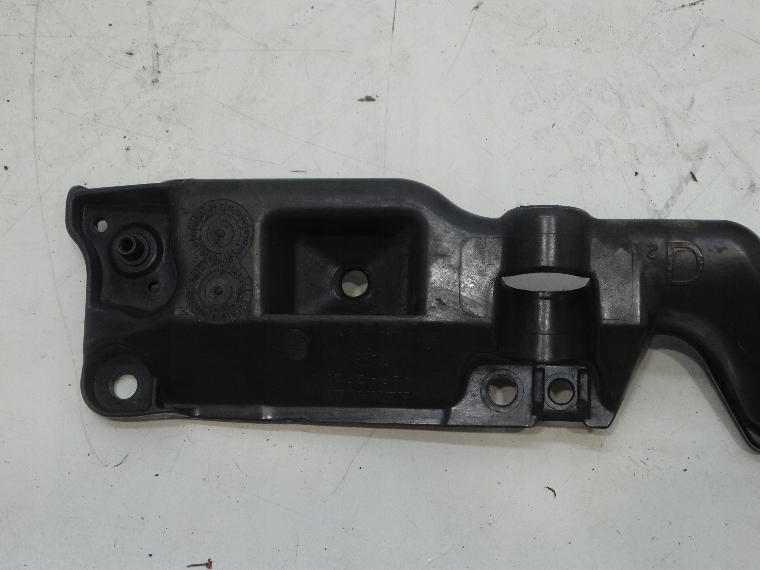 Support Support plaque Droite Avant Aile RENAULT SCENIC III 631220010R