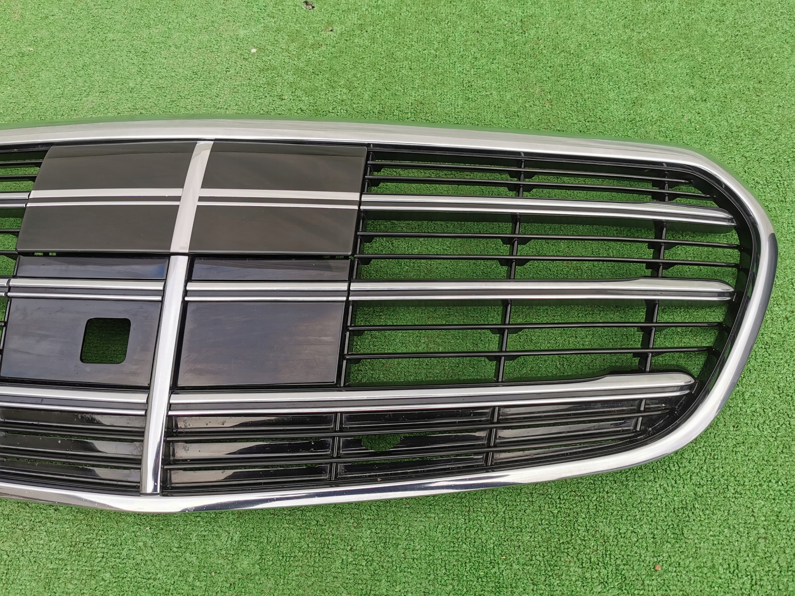 GRILL ATRAPA CHŁODNICY MERCEDES S KLASA 223 W223 A2238840100 Producent części Mercedes-Benz OE