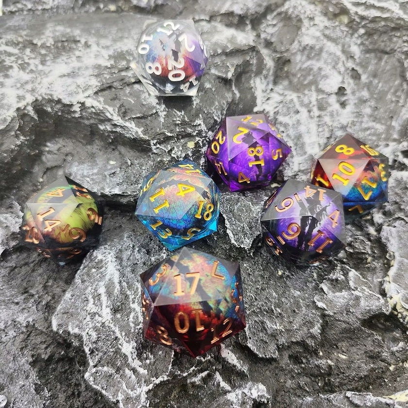 KOSTKA RPG DRAPIEŻNIK W ZAROŚLACH PŁYNNA KOSTKA KOŚĆ K20 3,5 CM Producent RGFK