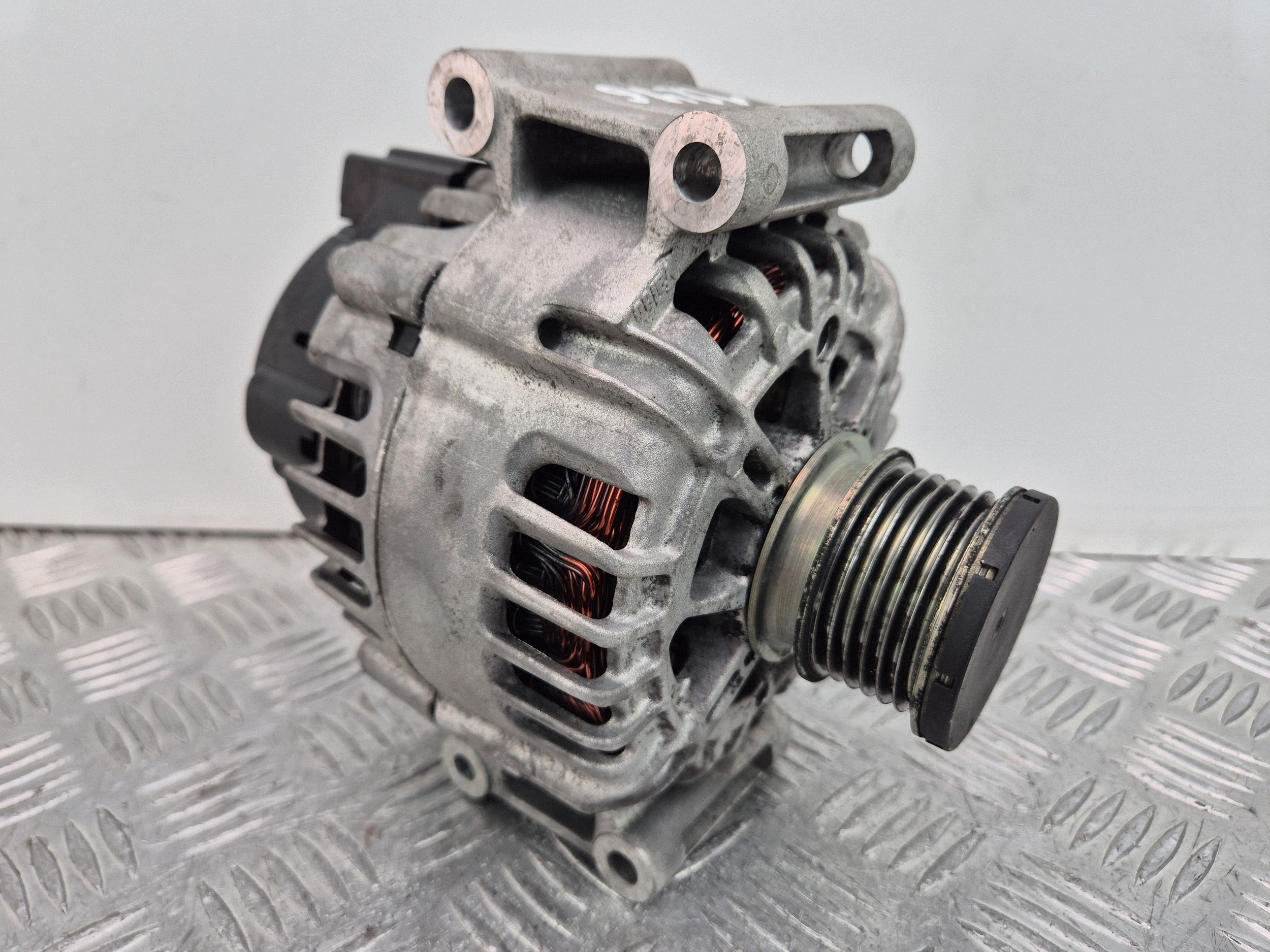 Mercedes C200 CGI W204 Alternator 271.860 A0009067902