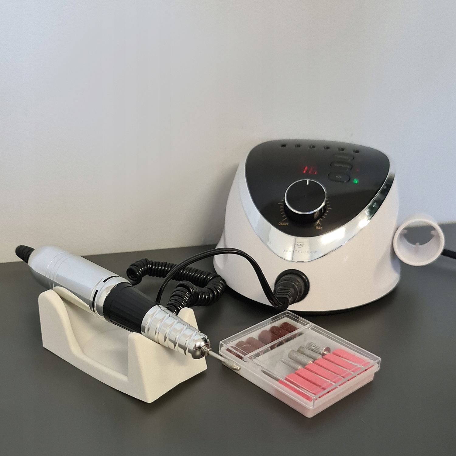 FREZARKA MANICURE PEDICURE DO USUWANIA NASKÓRKA - URZĄDZENIE DOMOWE Kolor dominujący biały