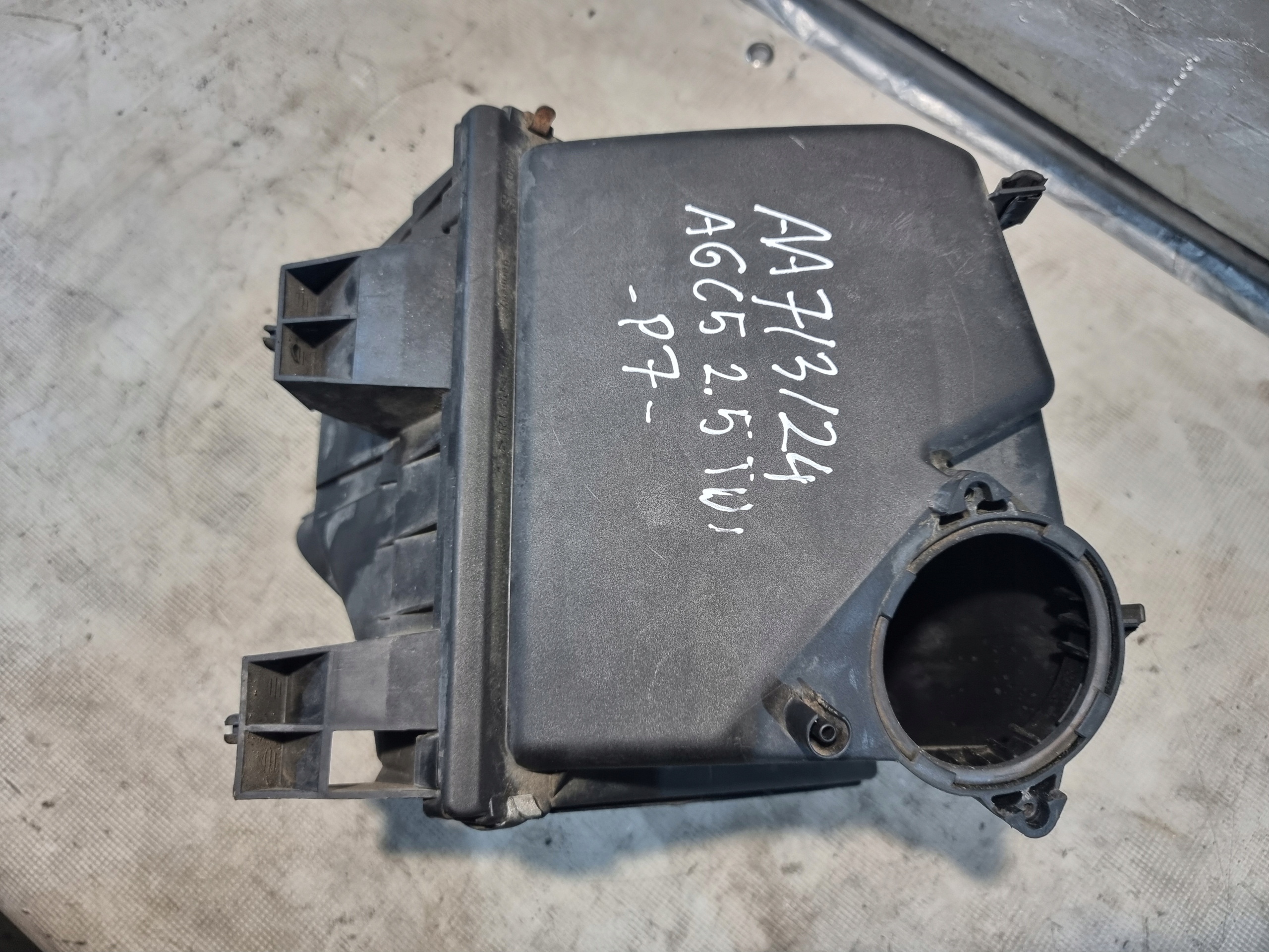 Gehäuse filter luft OE 4B0133837E AUDI A6 C5 2.5 TDI 00r