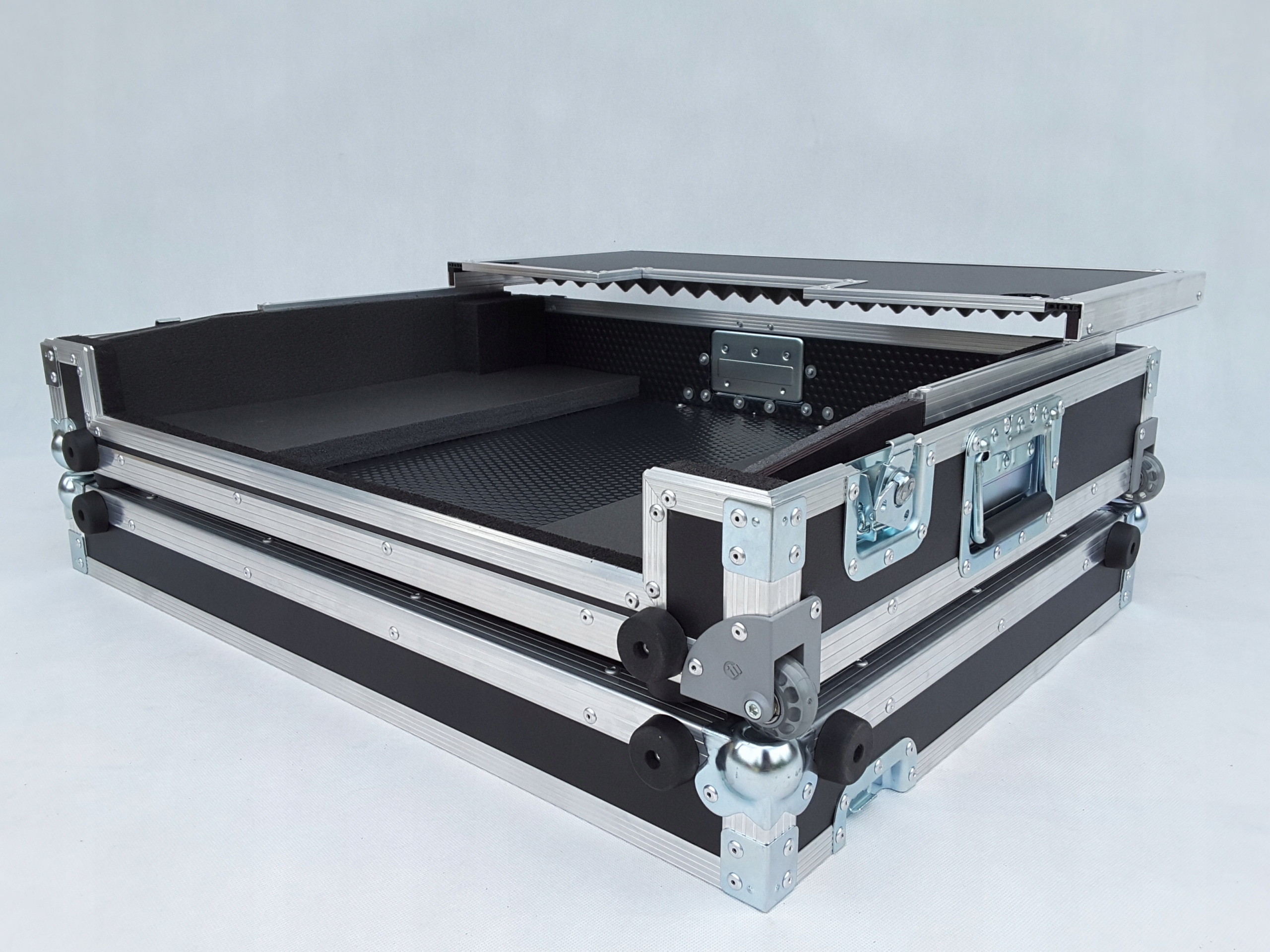 Case DENON PRIME 4 z kołami i półką Lżejszy o 20%