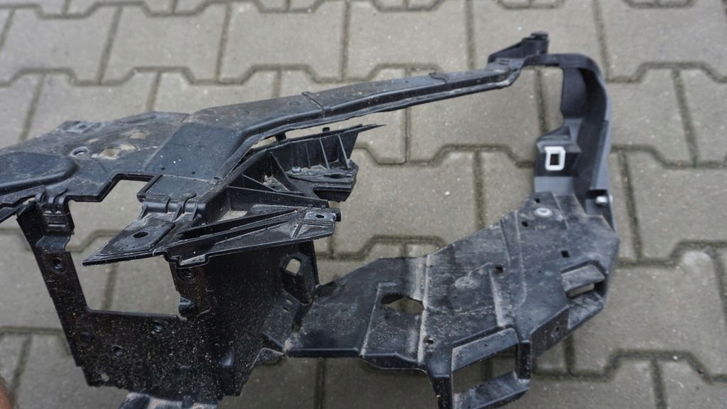 VOLVO V40 CC - support panel for radiators pillar iron